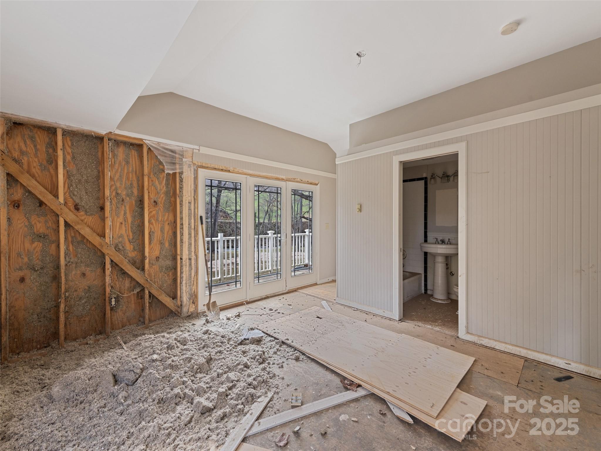 61 Riverbend Road — Canton