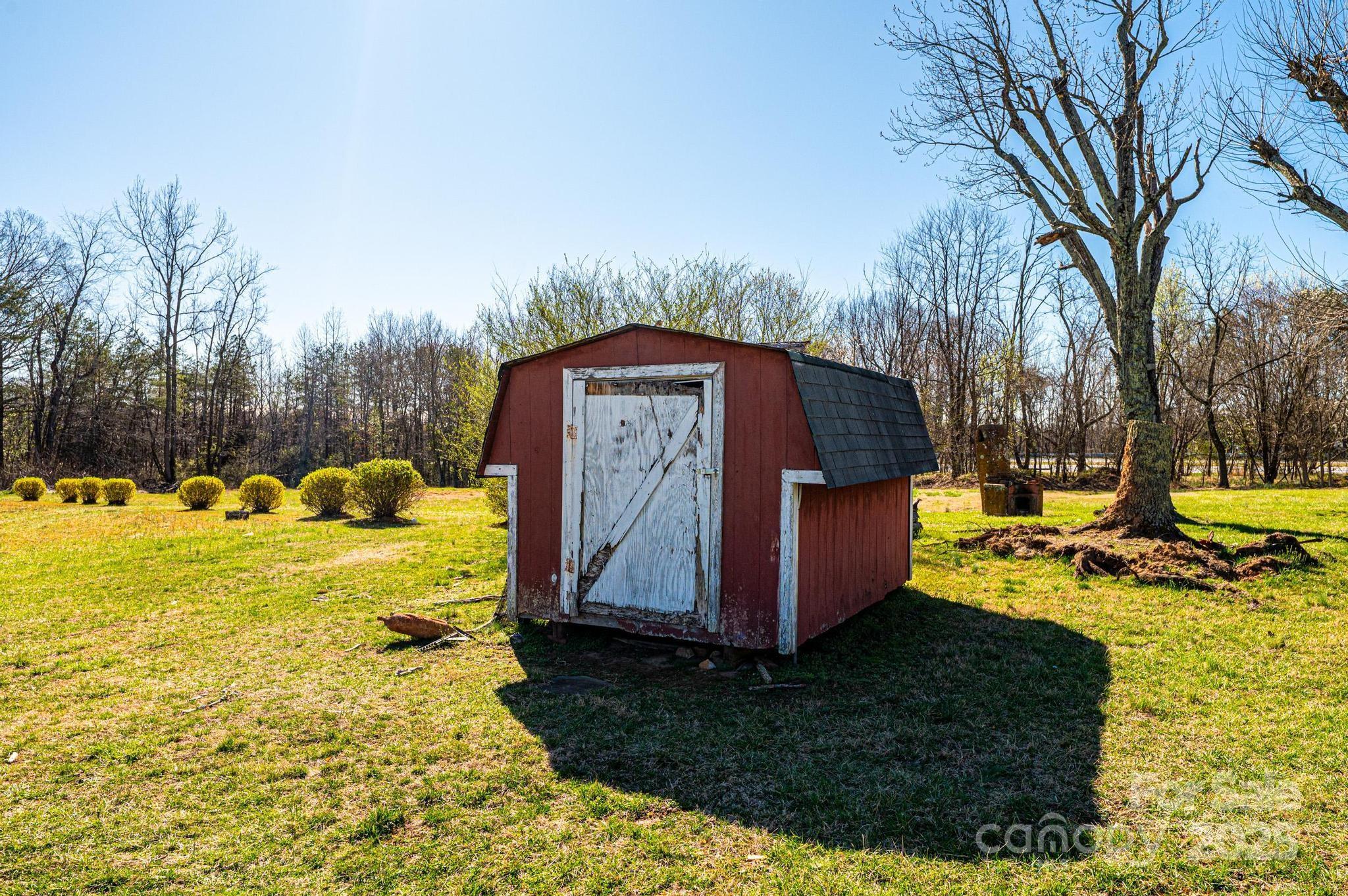 1221 Connelly Springs Road — Lenoir