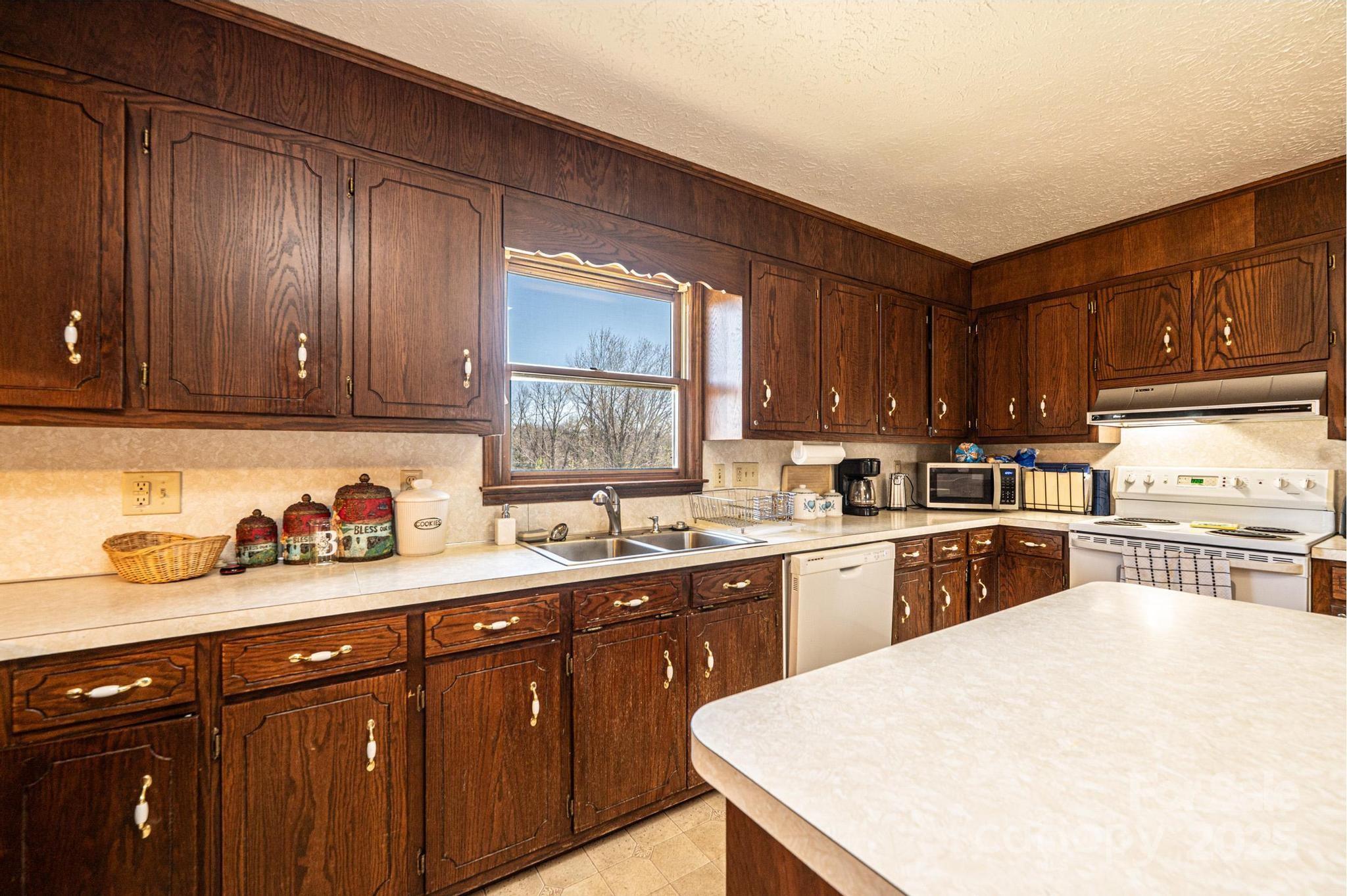 1221 Connelly Springs Road — Lenoir