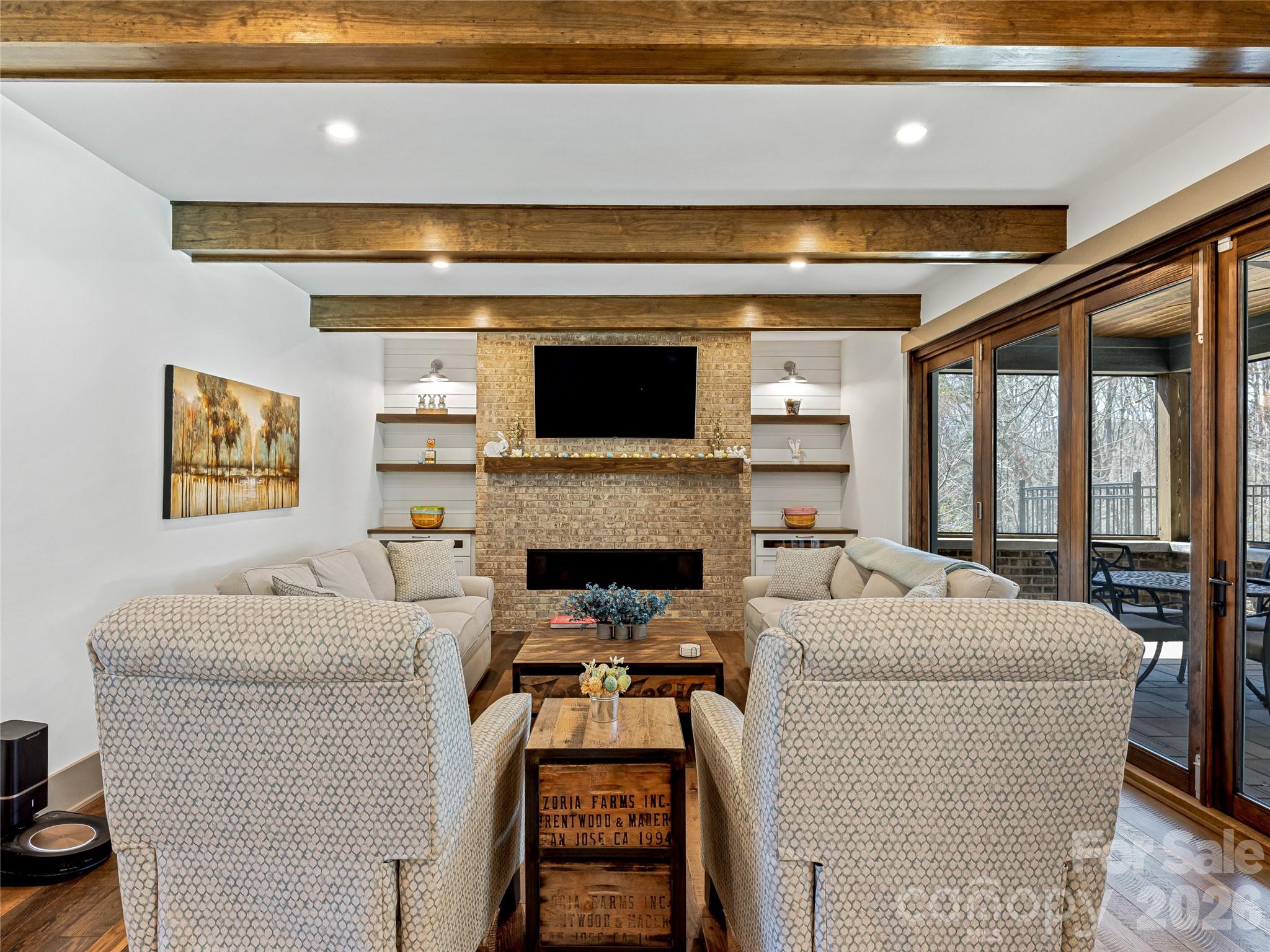 59 W Bradford Hill Road — Mills River