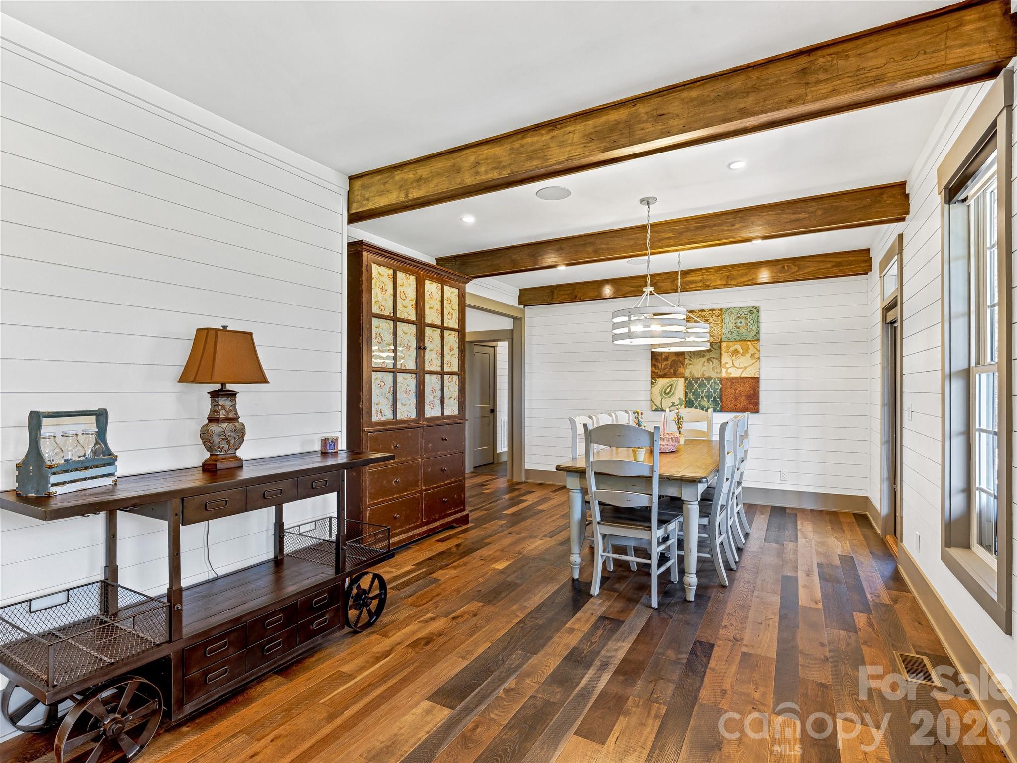 59 W Bradford Hill Road — Mills River