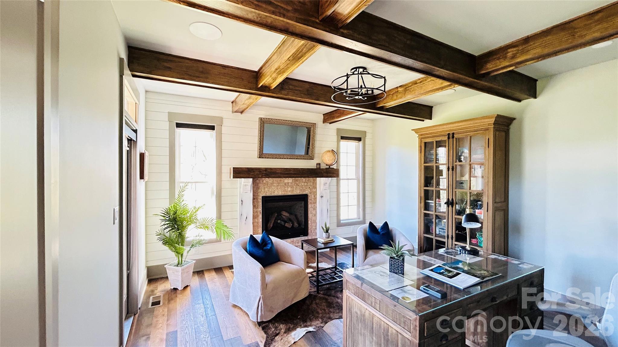 59 W Bradford Hill Road — Mills River