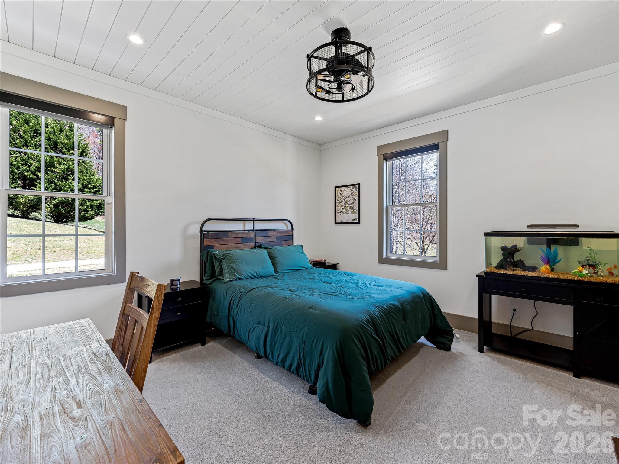 59 W Bradford Hill Road — Mills River