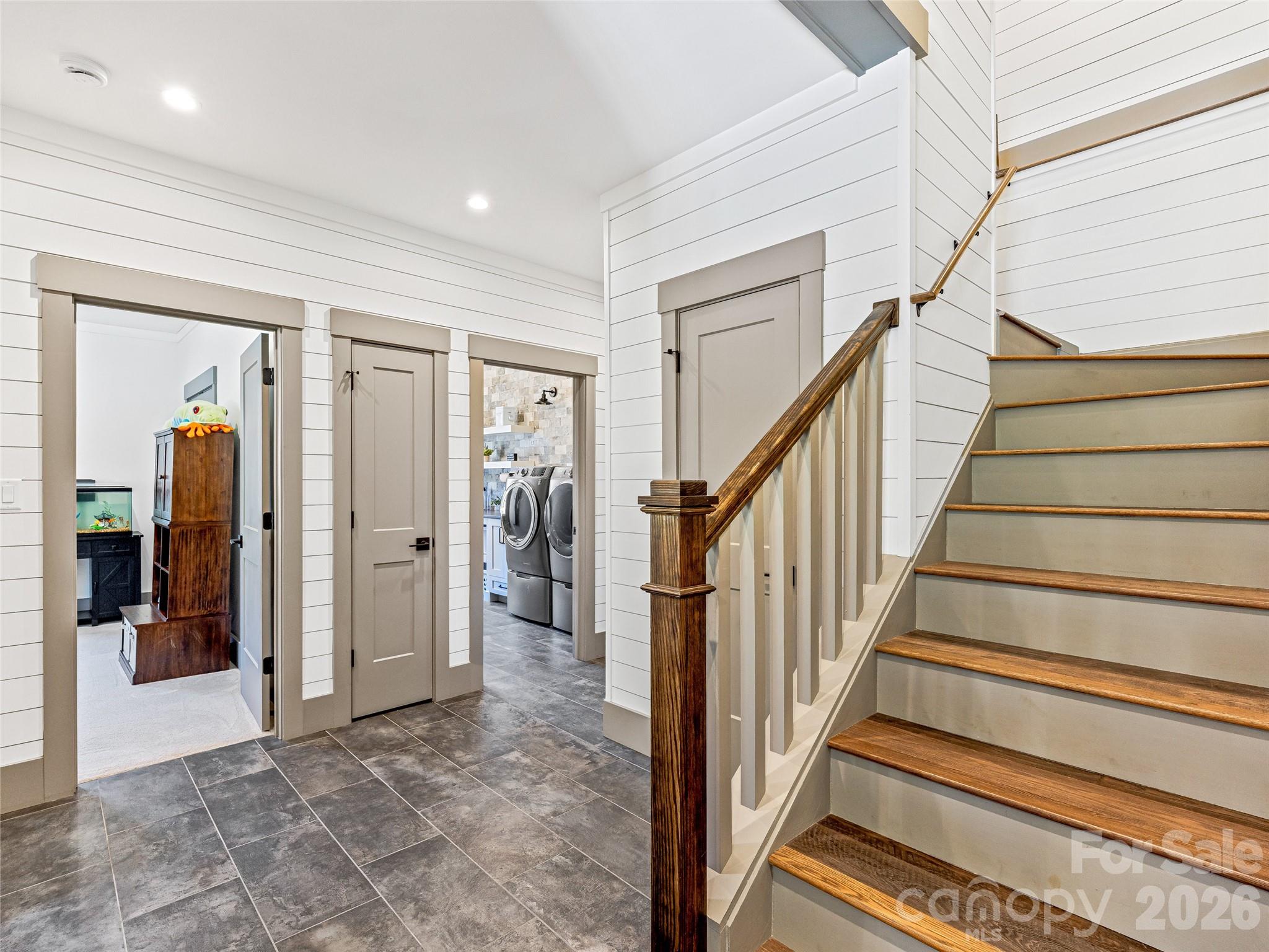 59 W Bradford Hill Road — Mills River