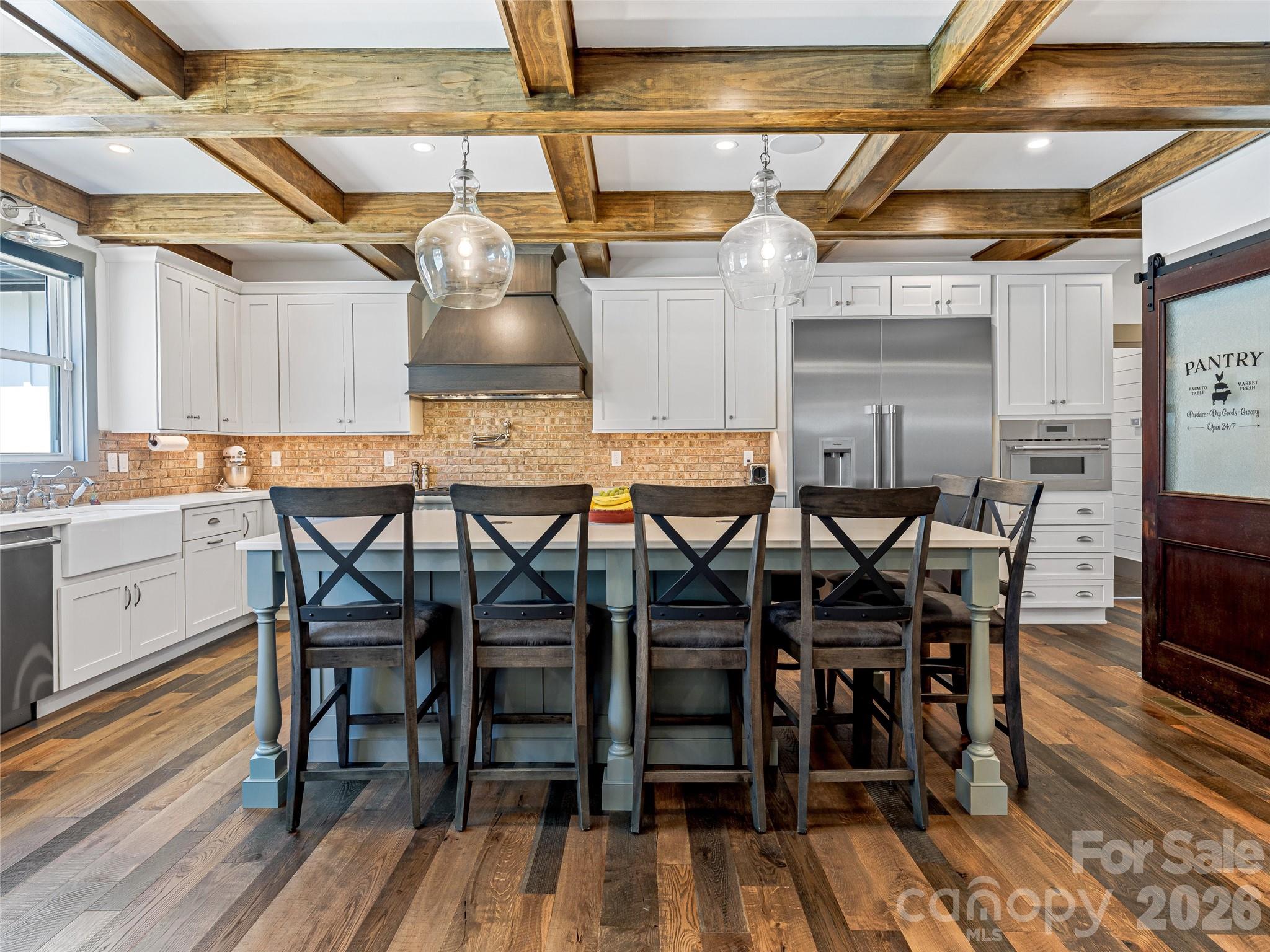 59 W Bradford Hill Road — Mills River
