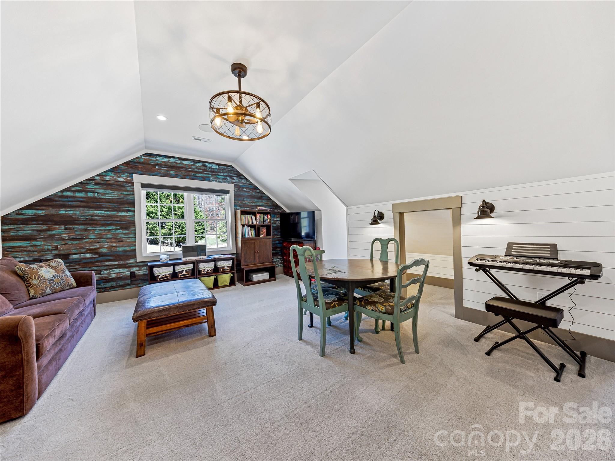 59 W Bradford Hill Road — Mills River
