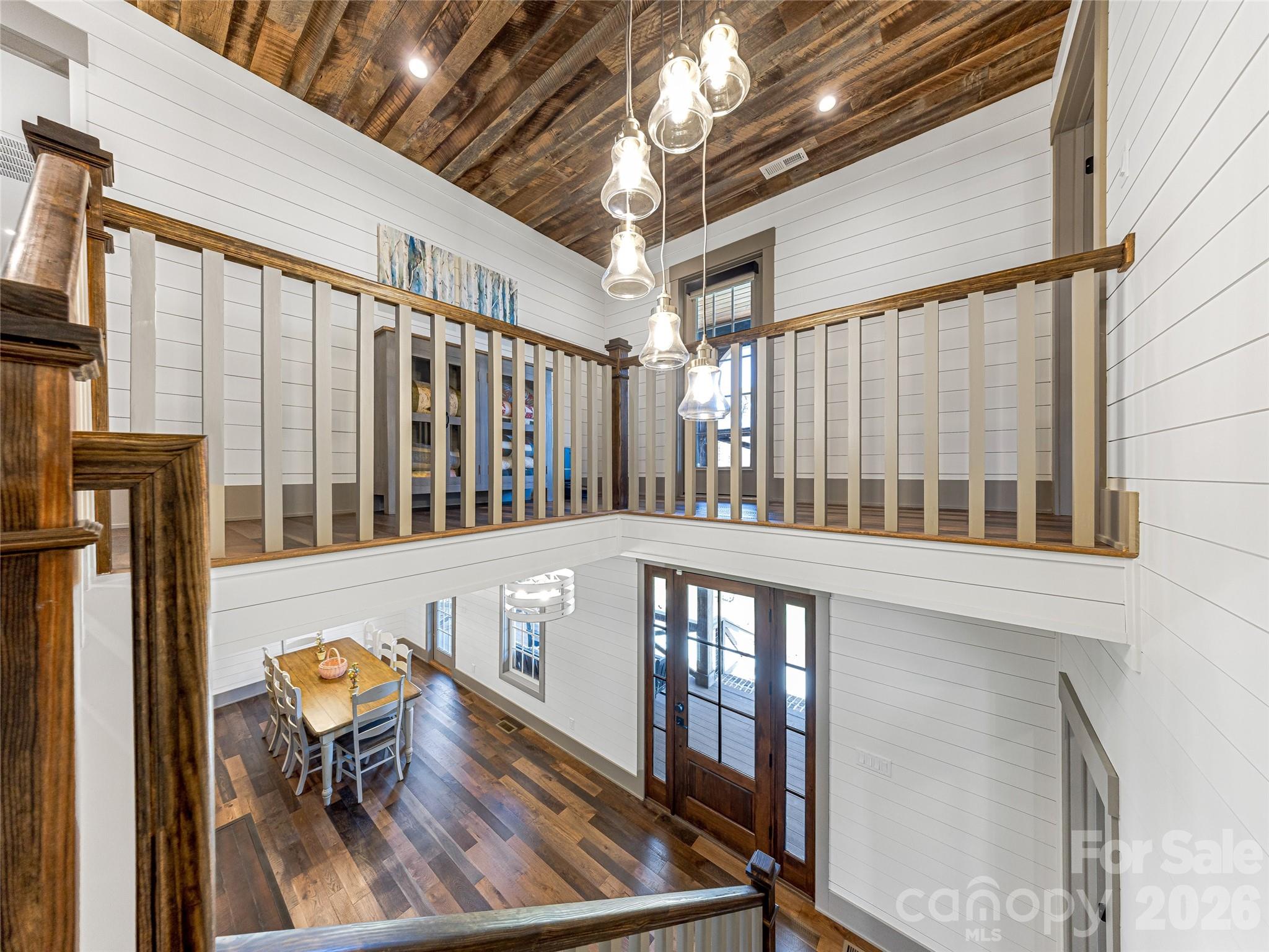 59 W Bradford Hill Road — Mills River