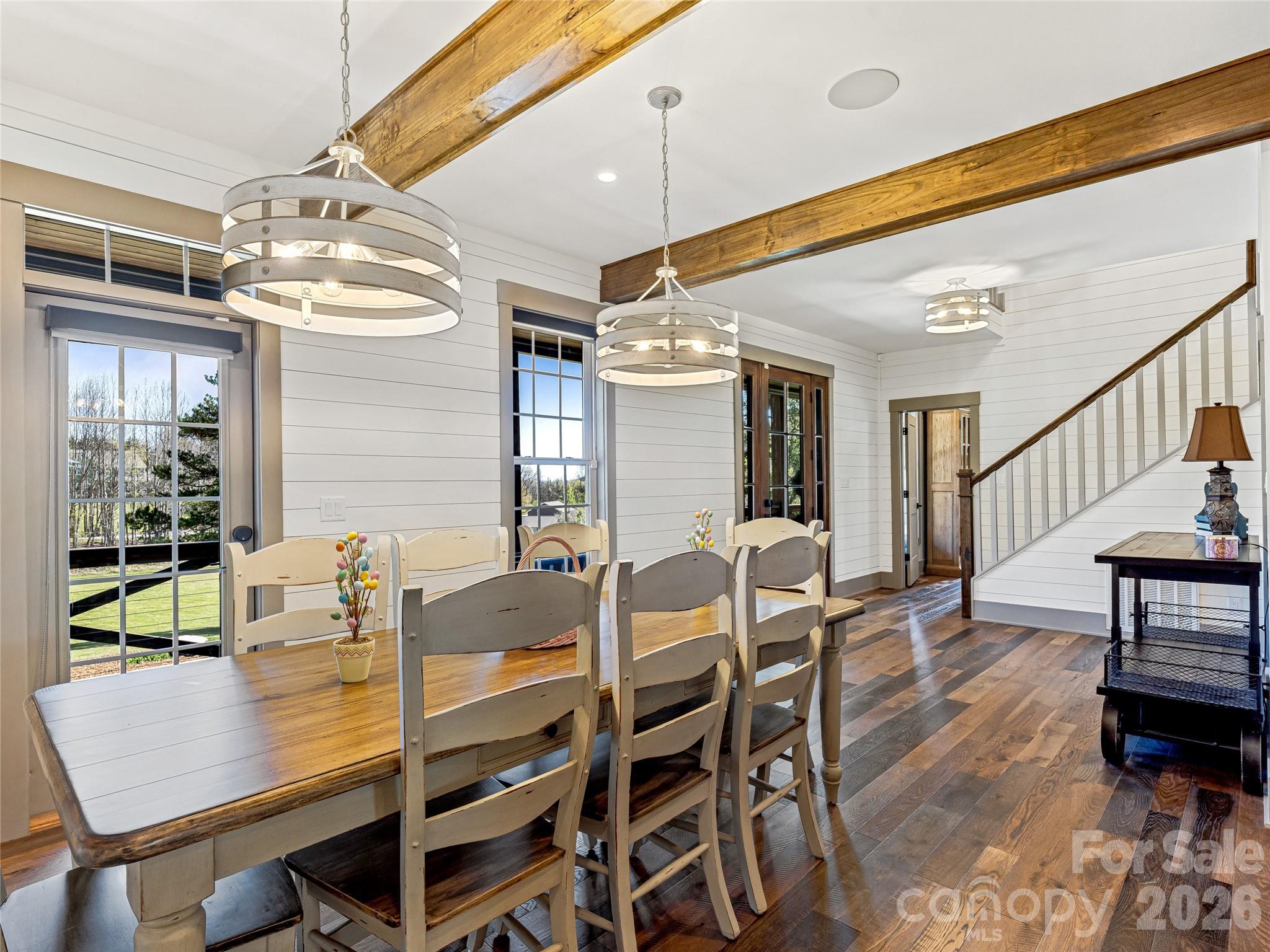 59 W Bradford Hill Road — Mills River