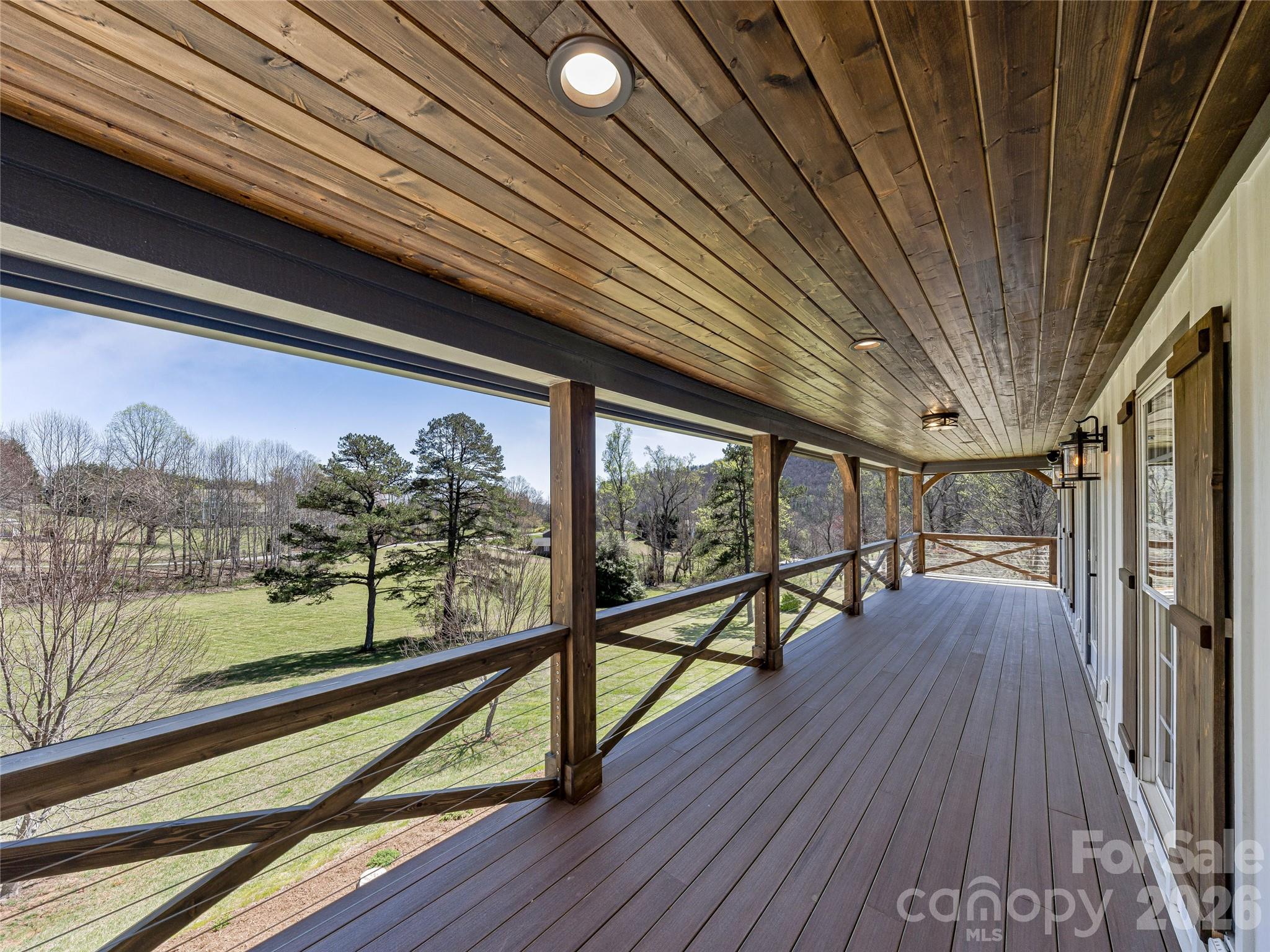 59 W Bradford Hill Road — Mills River