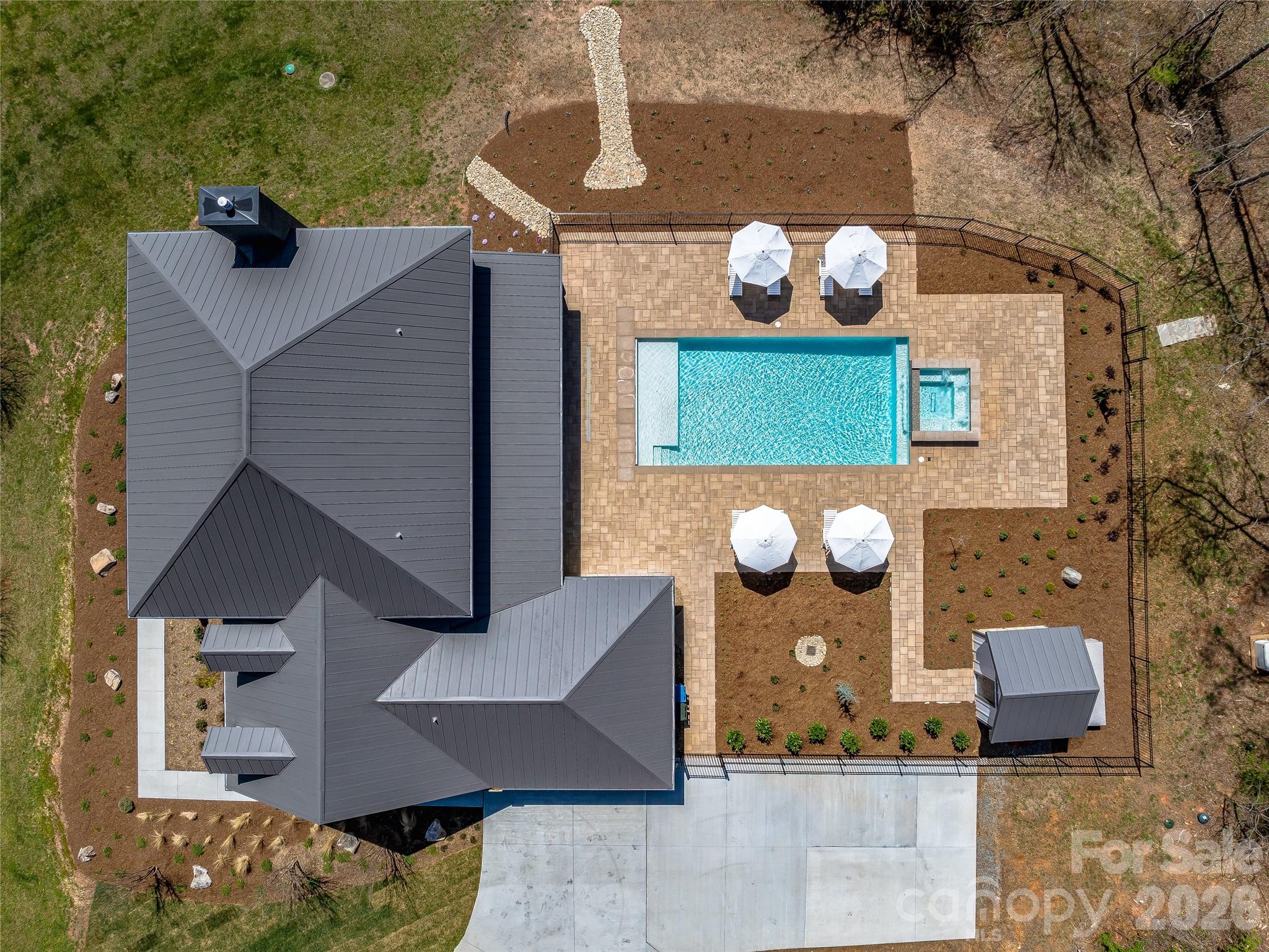 59 W Bradford Hill Road — Mills River