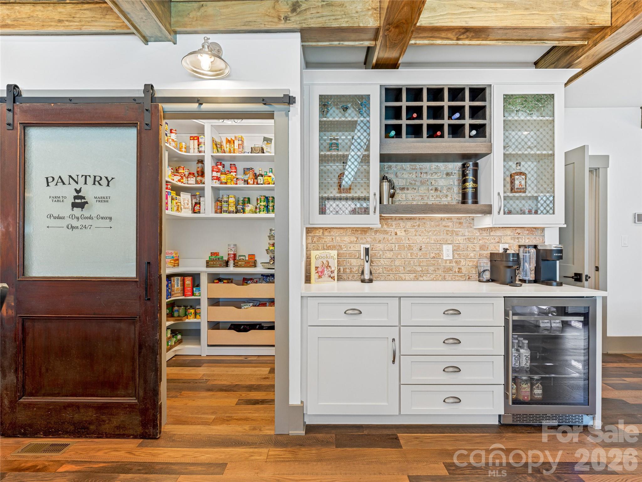 59 W Bradford Hill Road — Mills River