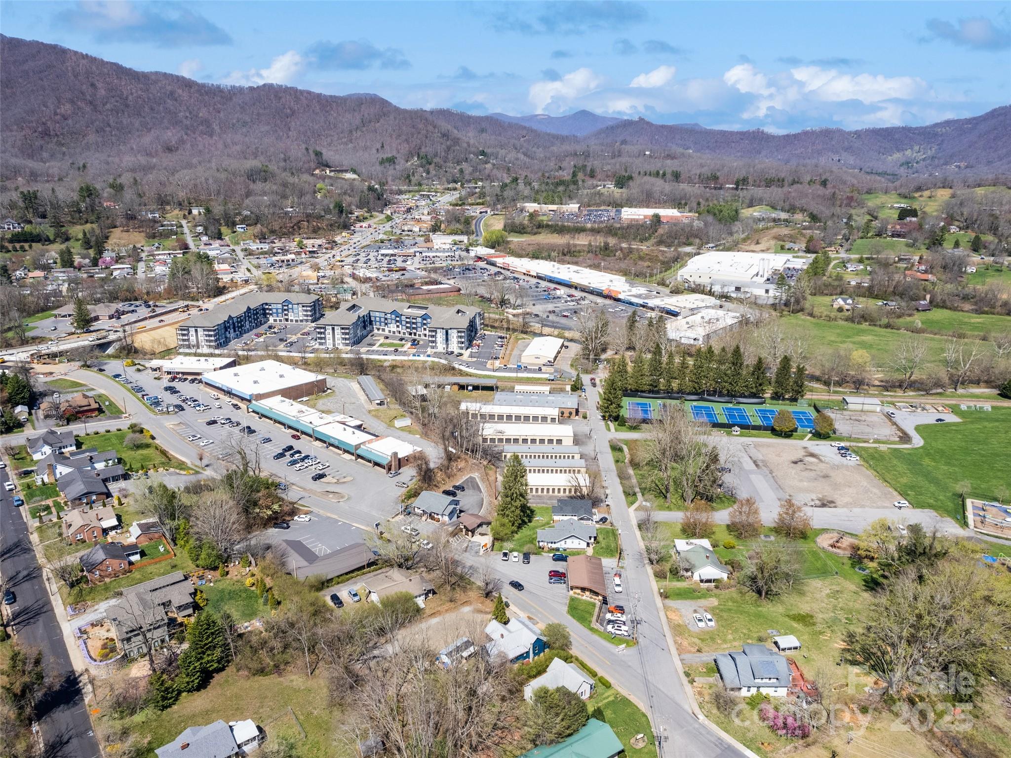 442 and 440 Walnut Street — Waynesville