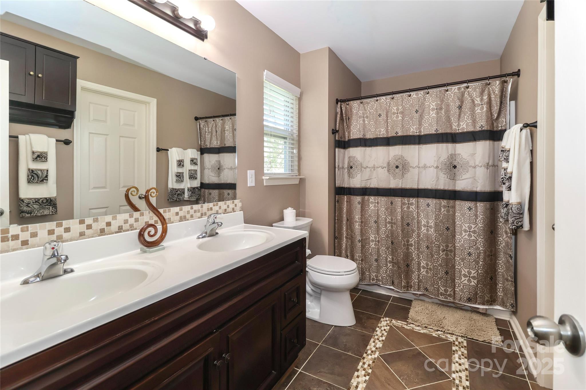 1135 Valley Street — Statesville