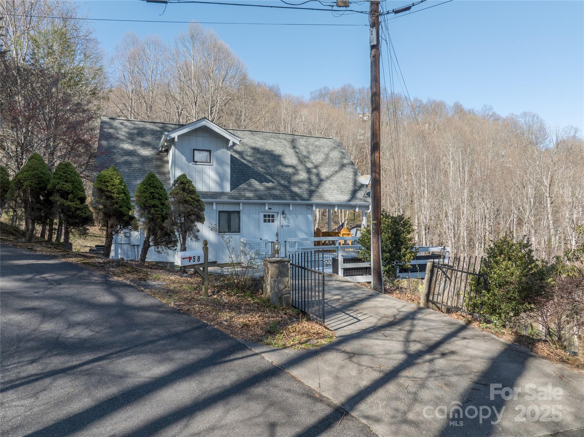 158 Blackberry Lane — Maggie Valley