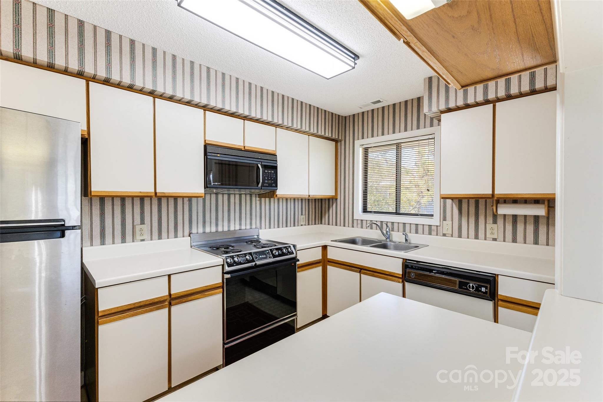 38 Bunker Court — Caswell Beach