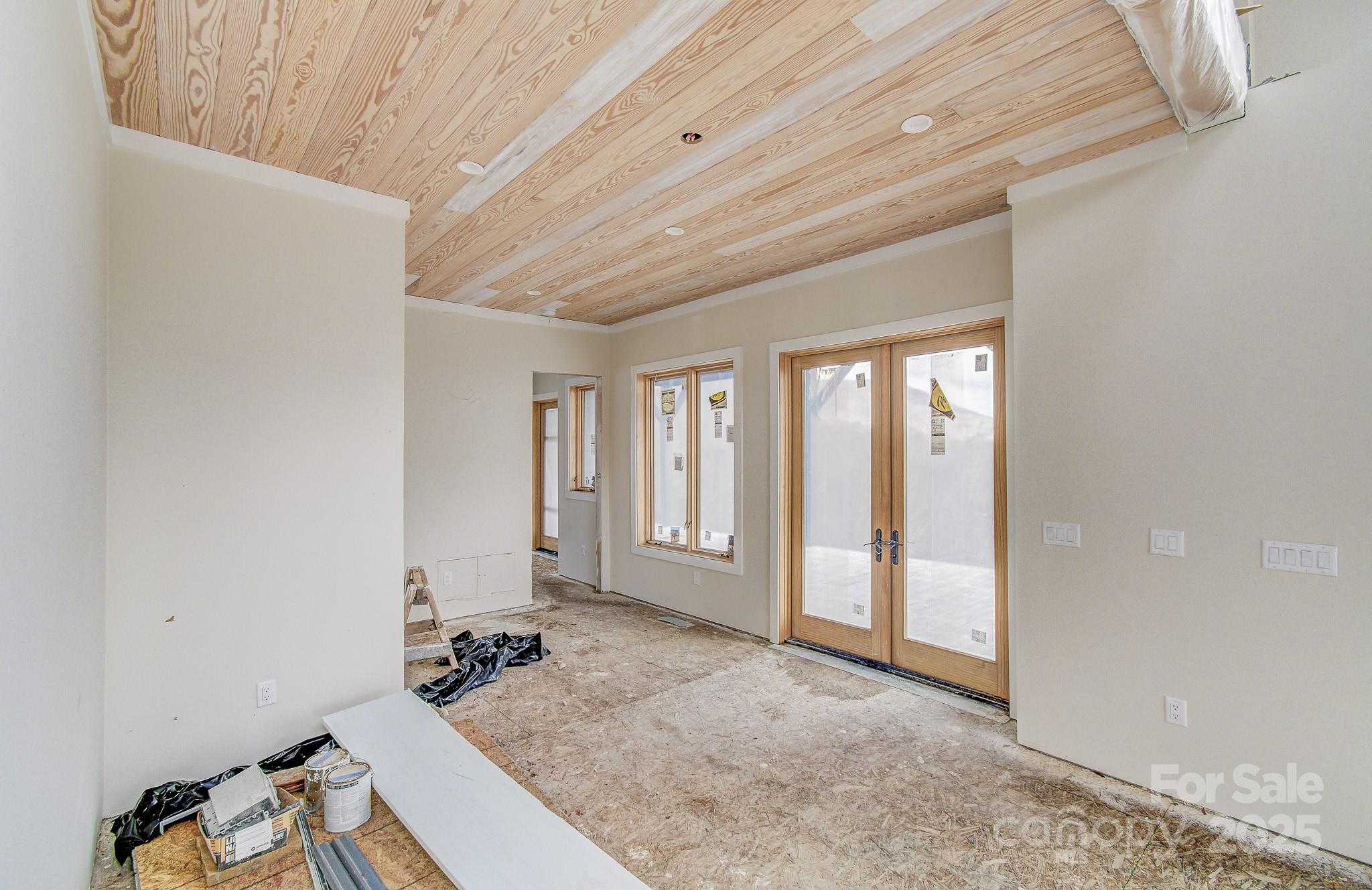 475 Dancing Bear Drive — Hendersonville