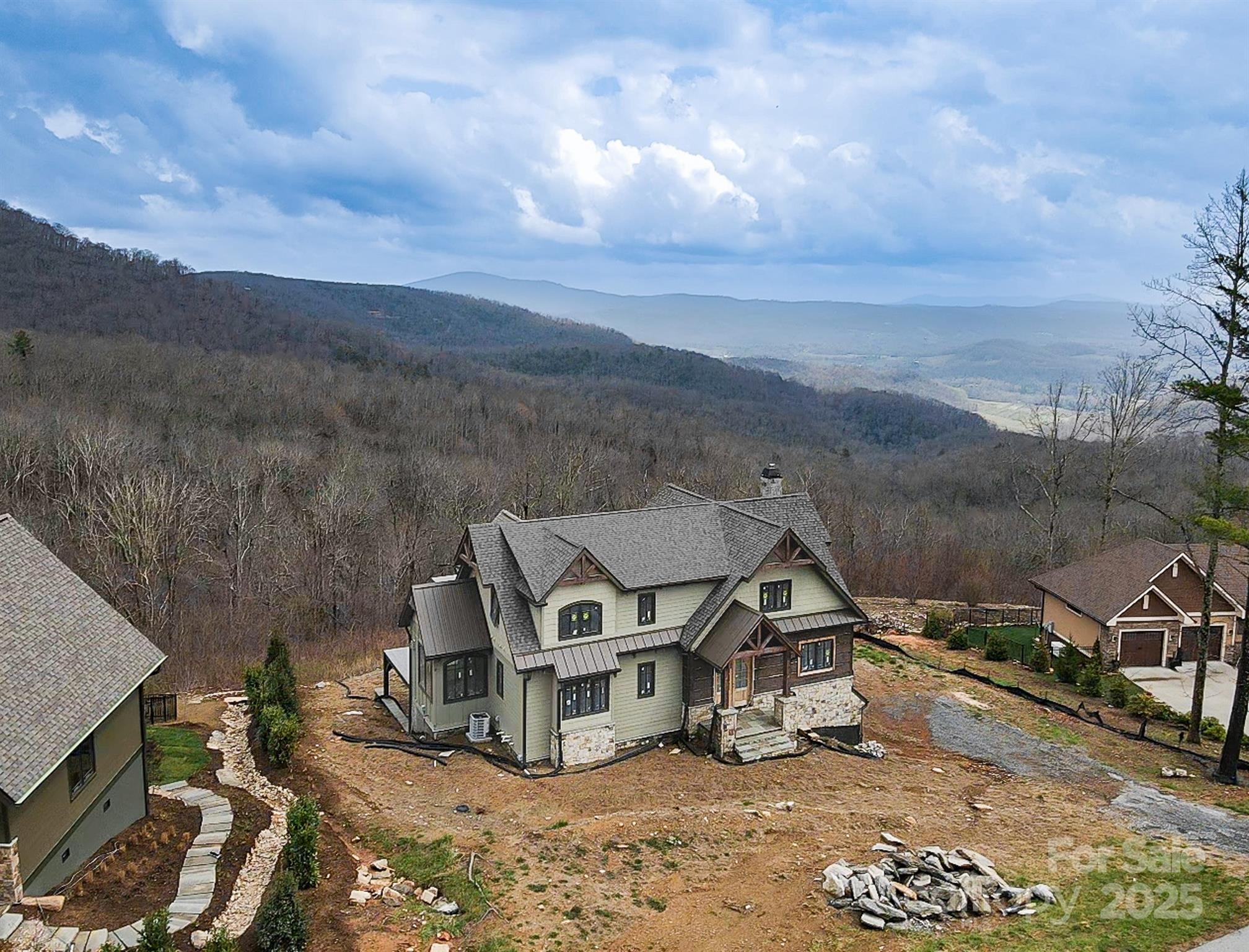 475 Dancing Bear Drive — Hendersonville