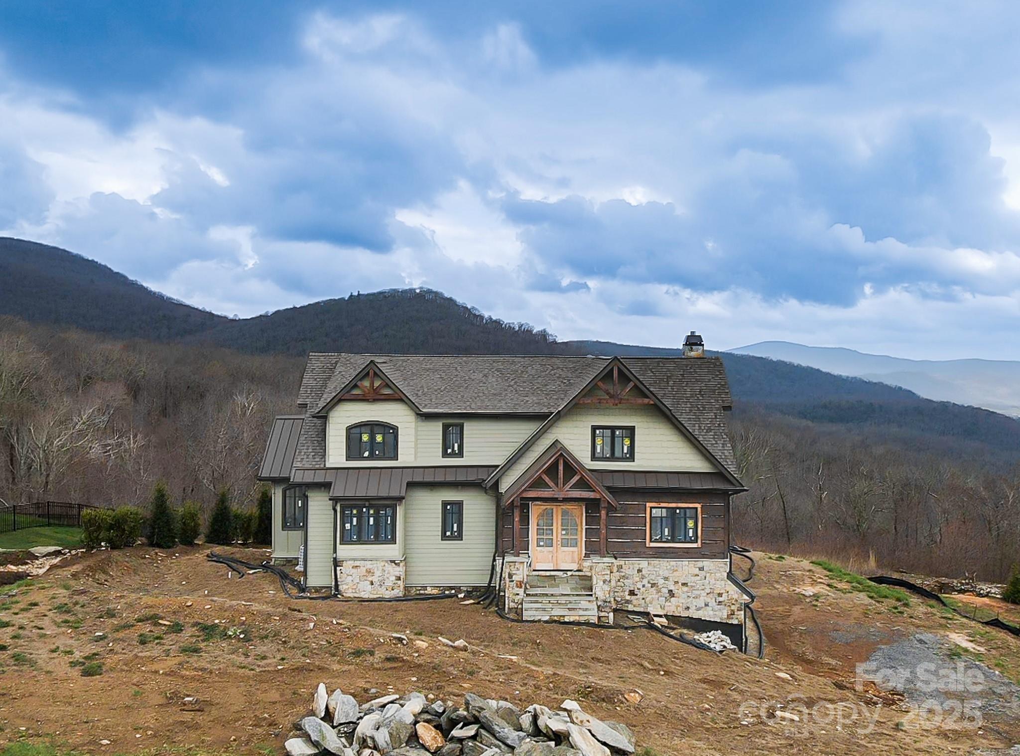 475 Dancing Bear Drive — Hendersonville