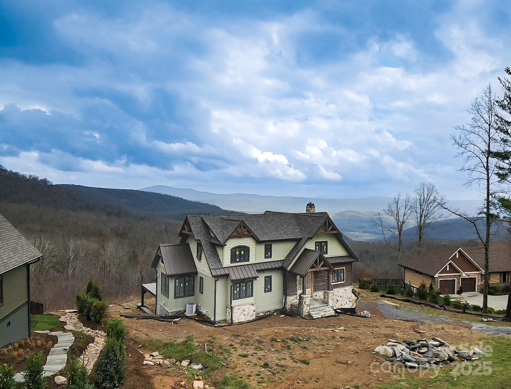 475 Dancing Bear Drive — Hendersonville