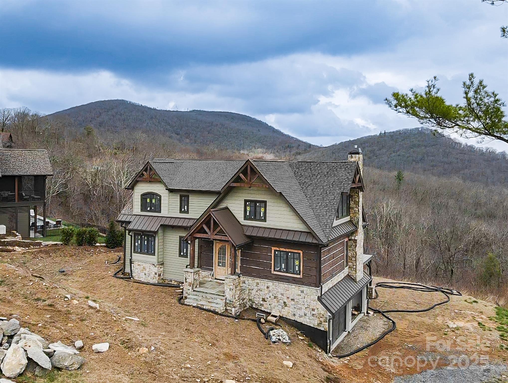 475 Dancing Bear Drive — Hendersonville