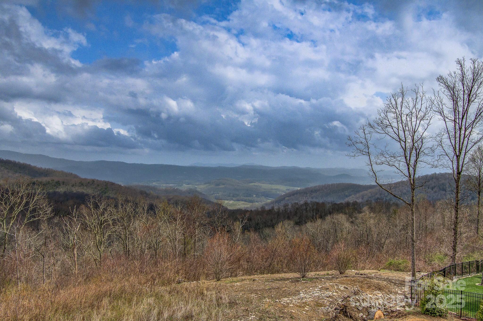 475 Dancing Bear Drive — Hendersonville
