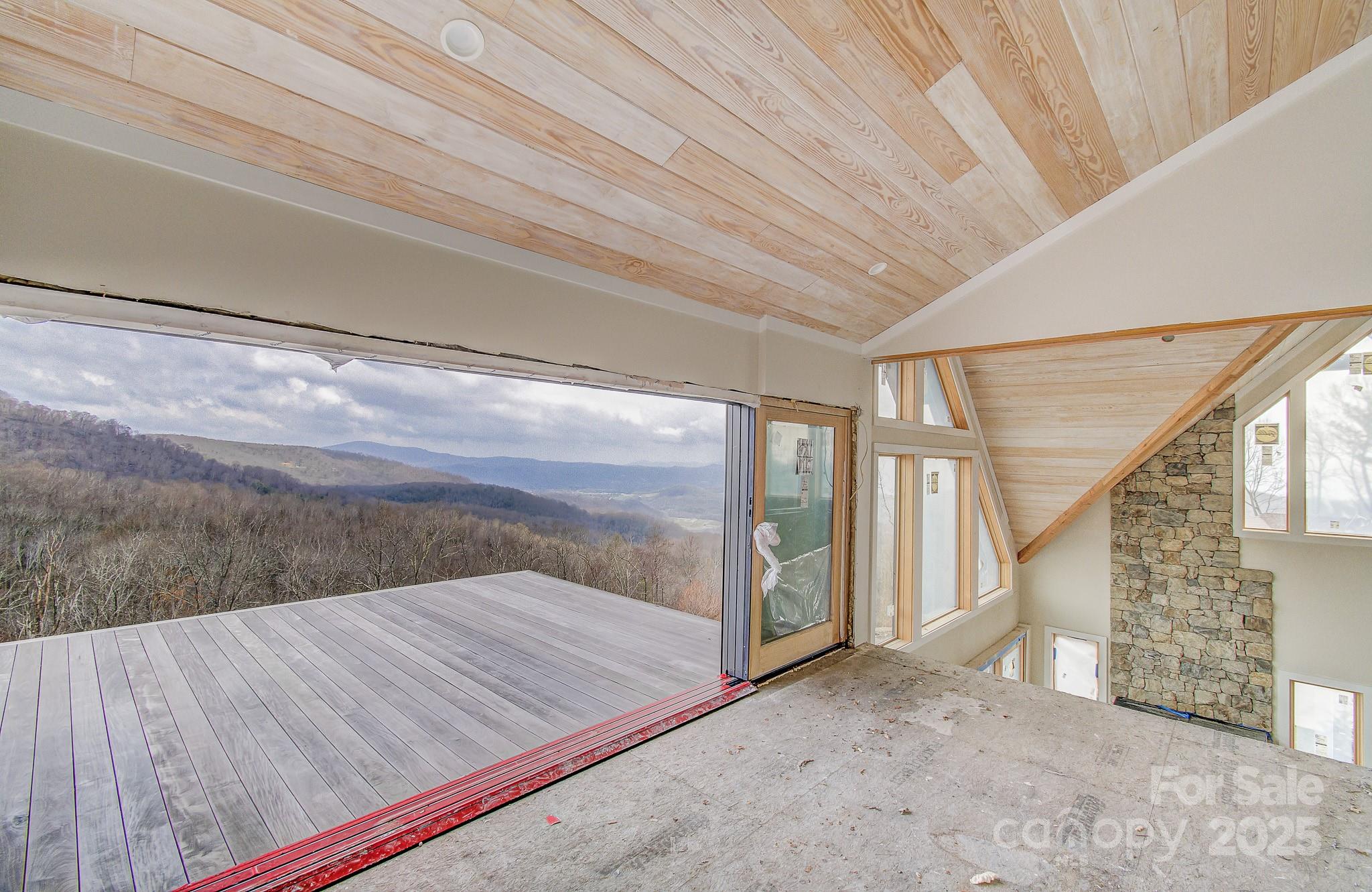 475 Dancing Bear Drive — Hendersonville