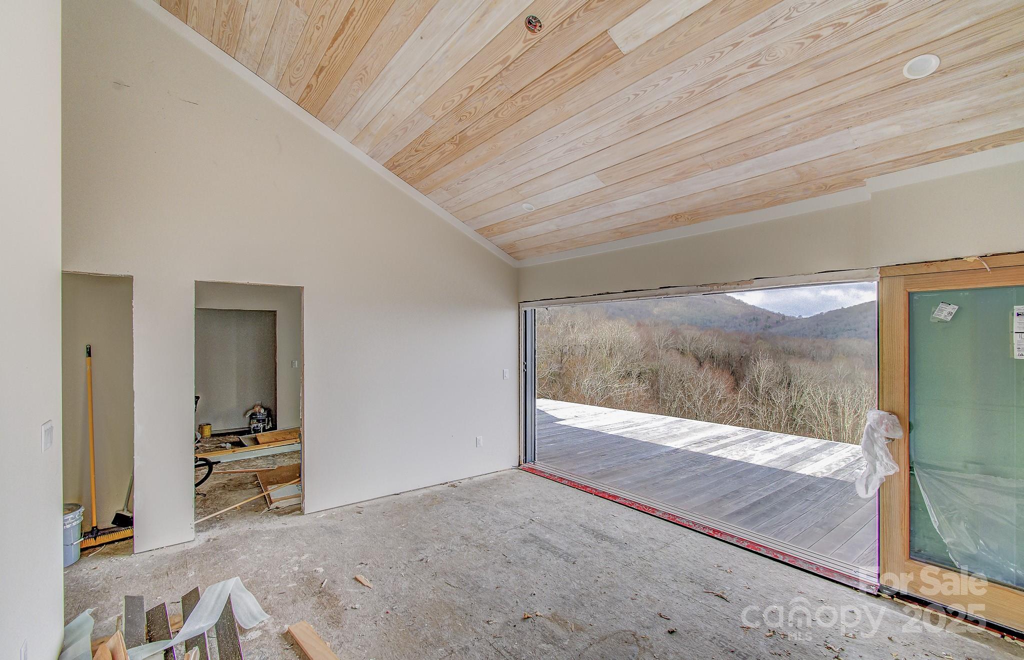475 Dancing Bear Drive — Hendersonville