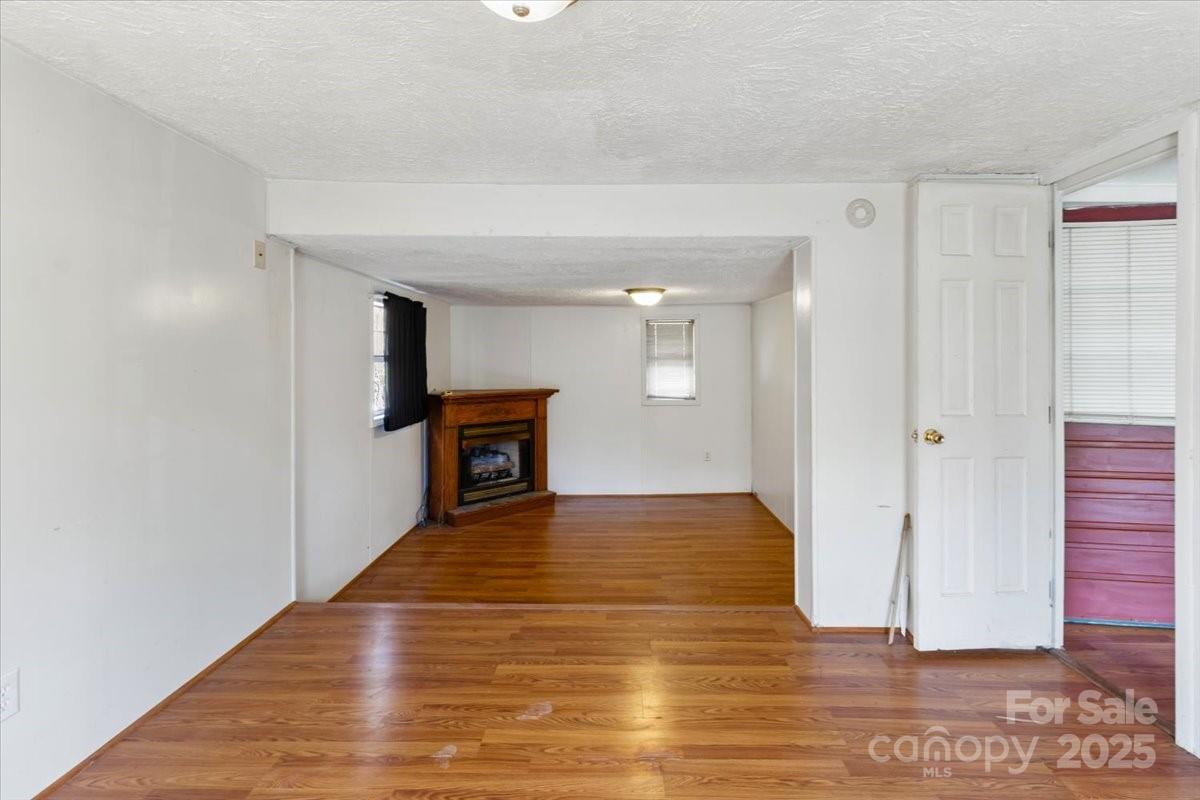 3722/3724 Walnut Creek Road — Marshall