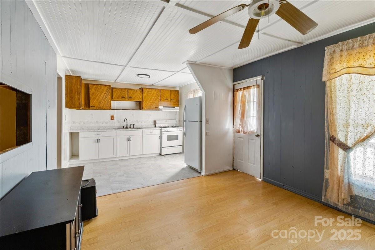 3722/3724 Walnut Creek Road — Marshall