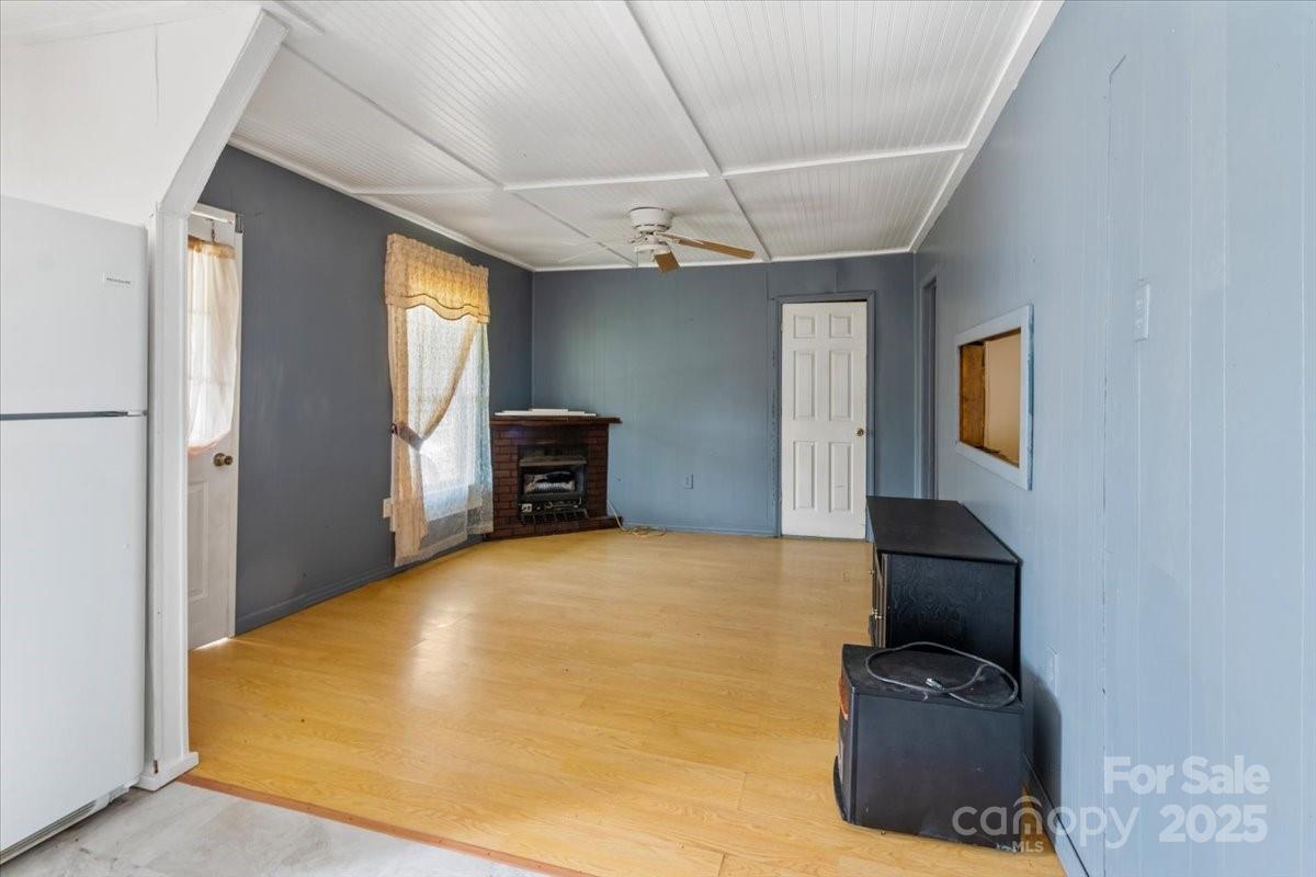 3722/3724 Walnut Creek Road — Marshall