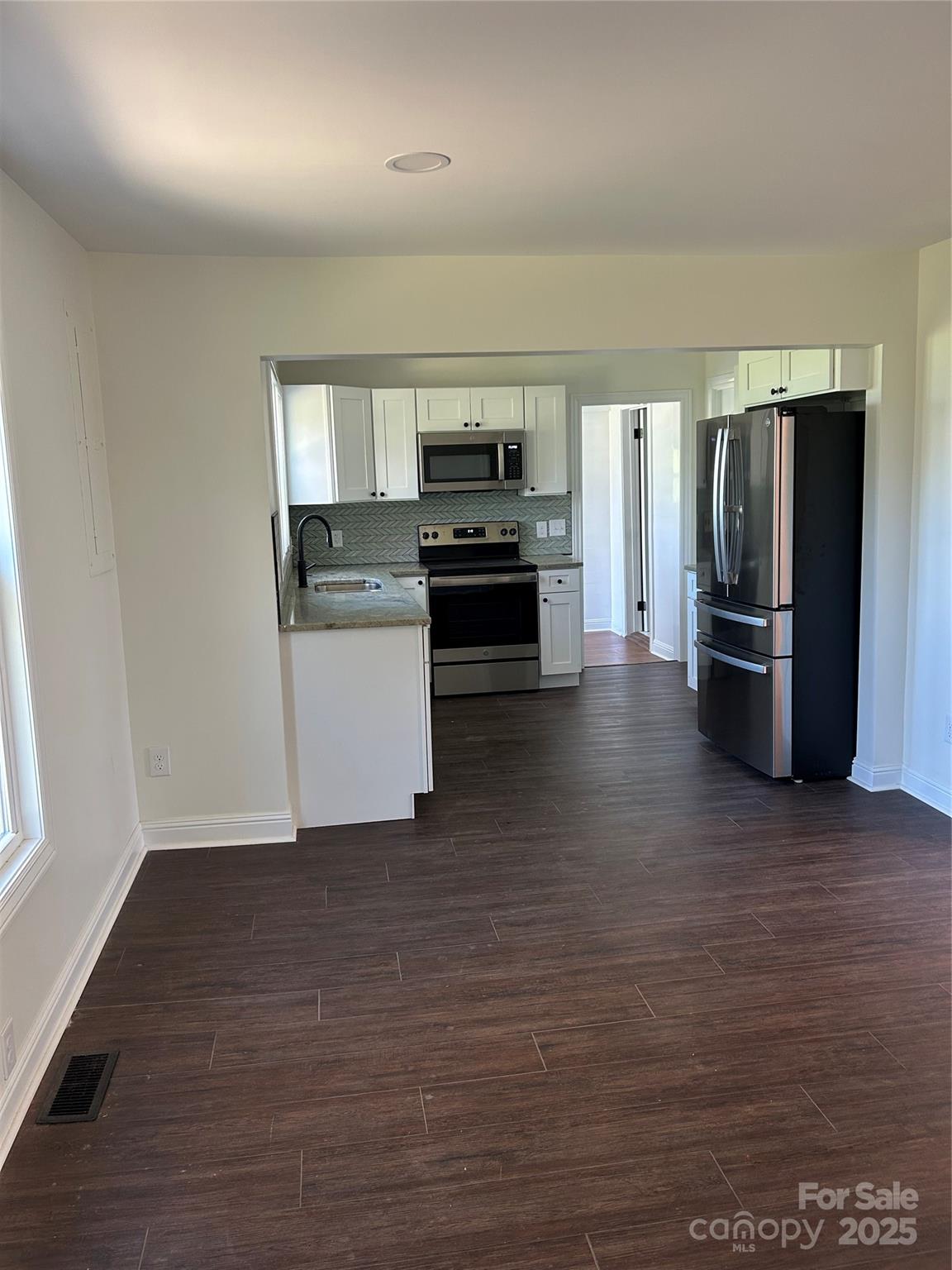 219 W Highland Avenue — Elkin