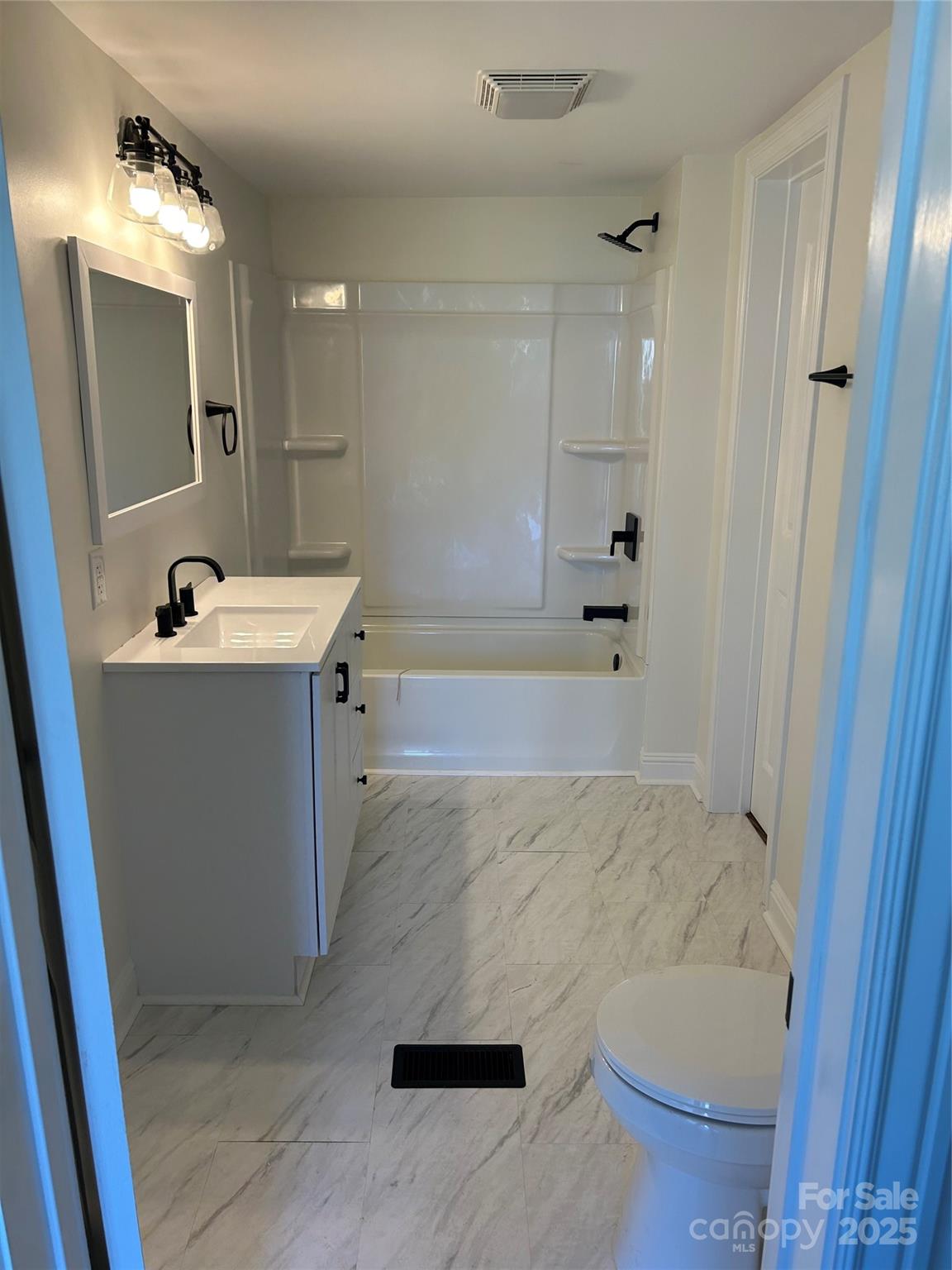 219 W Highland Avenue — Elkin