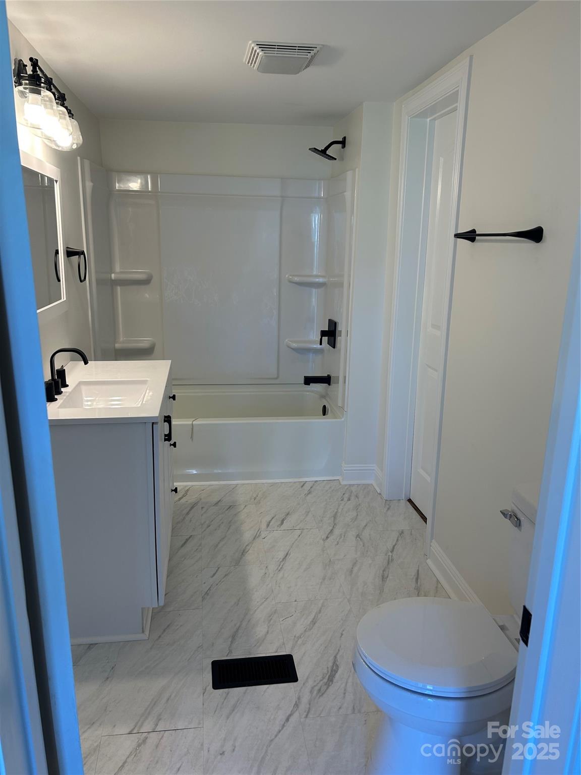 219 W Highland Avenue — Elkin