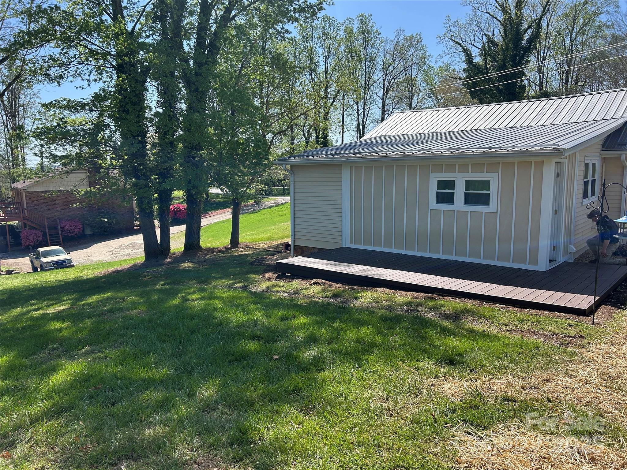219 W Highland Avenue — Elkin