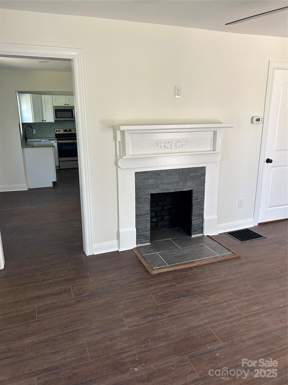 219 W Highland Avenue — Elkin