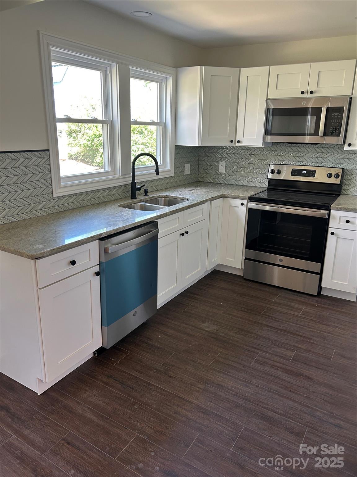219 W Highland Avenue — Elkin