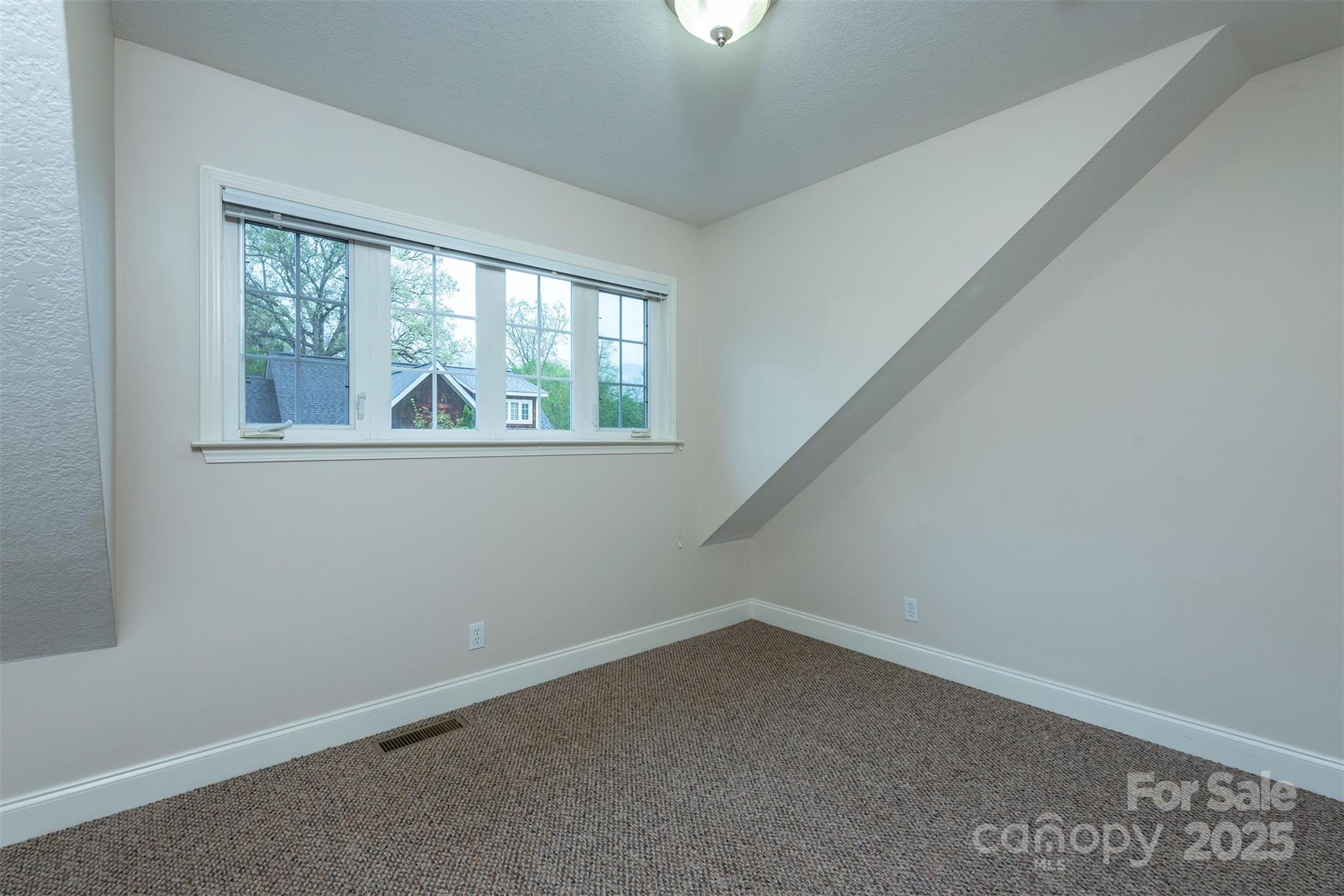 3 Teresa Way — Black Mountain