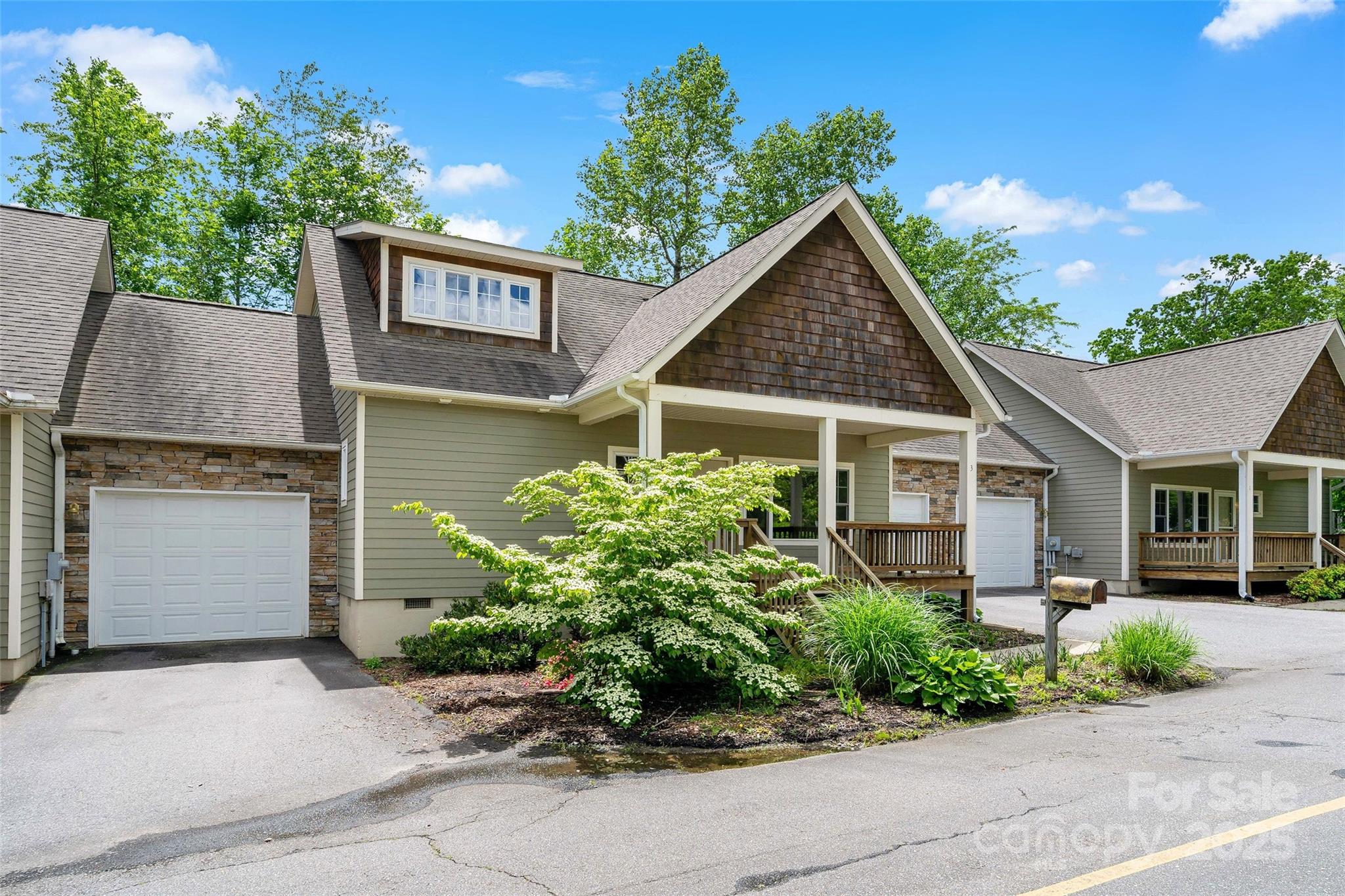 3 Teresa Way — Black Mountain