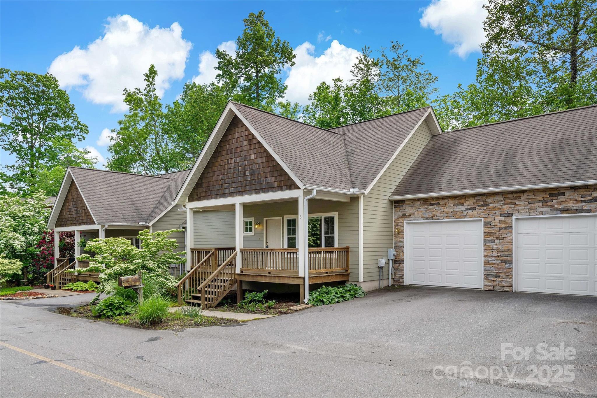 3 Teresa Way — Black Mountain