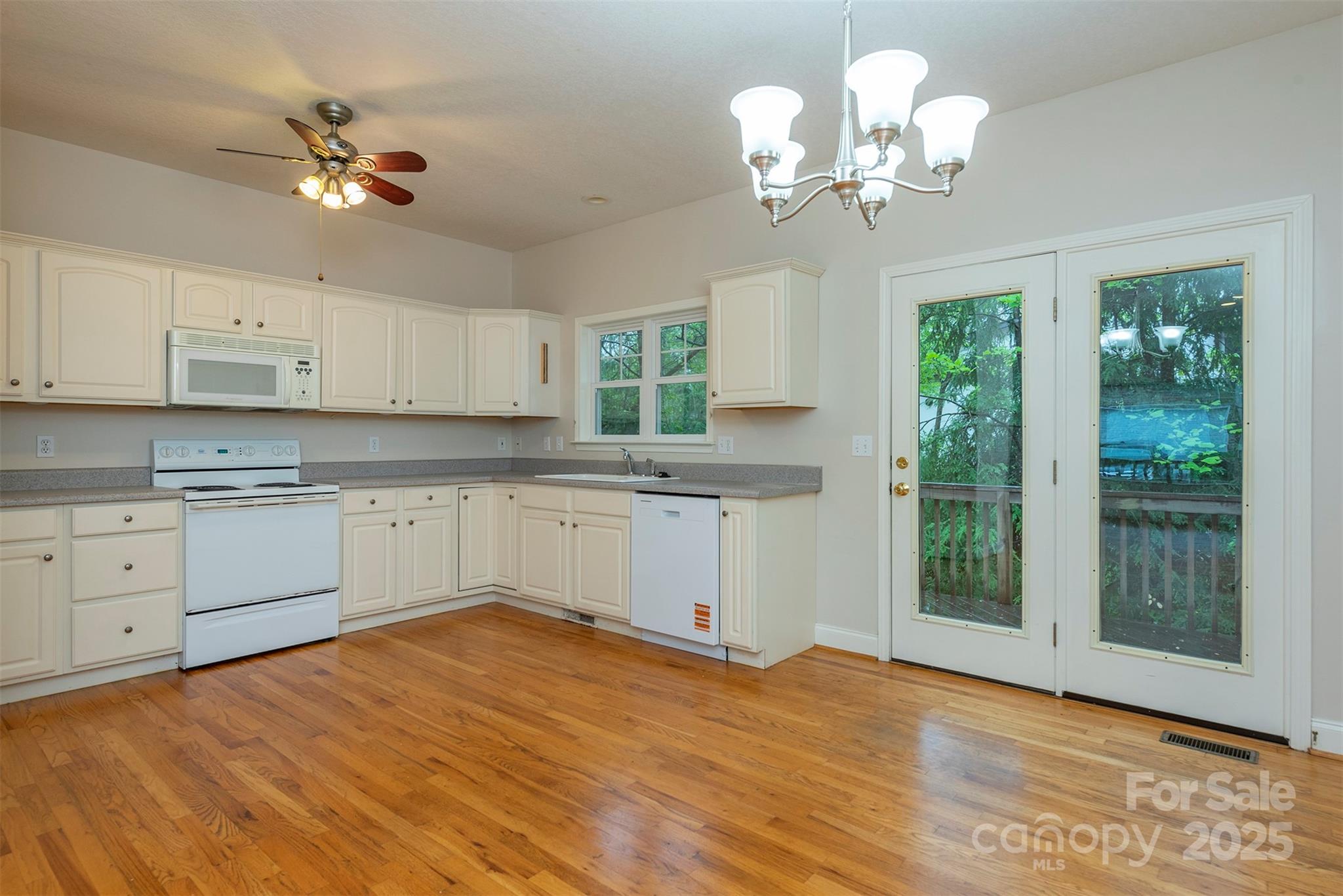 3 Teresa Way — Black Mountain