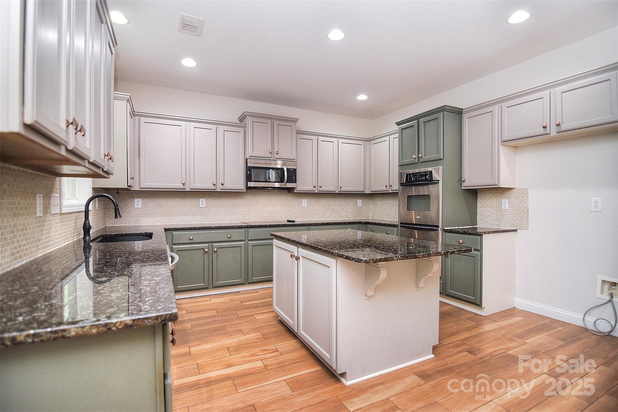 1811 Robbins Meadows Drive — Waxhaw