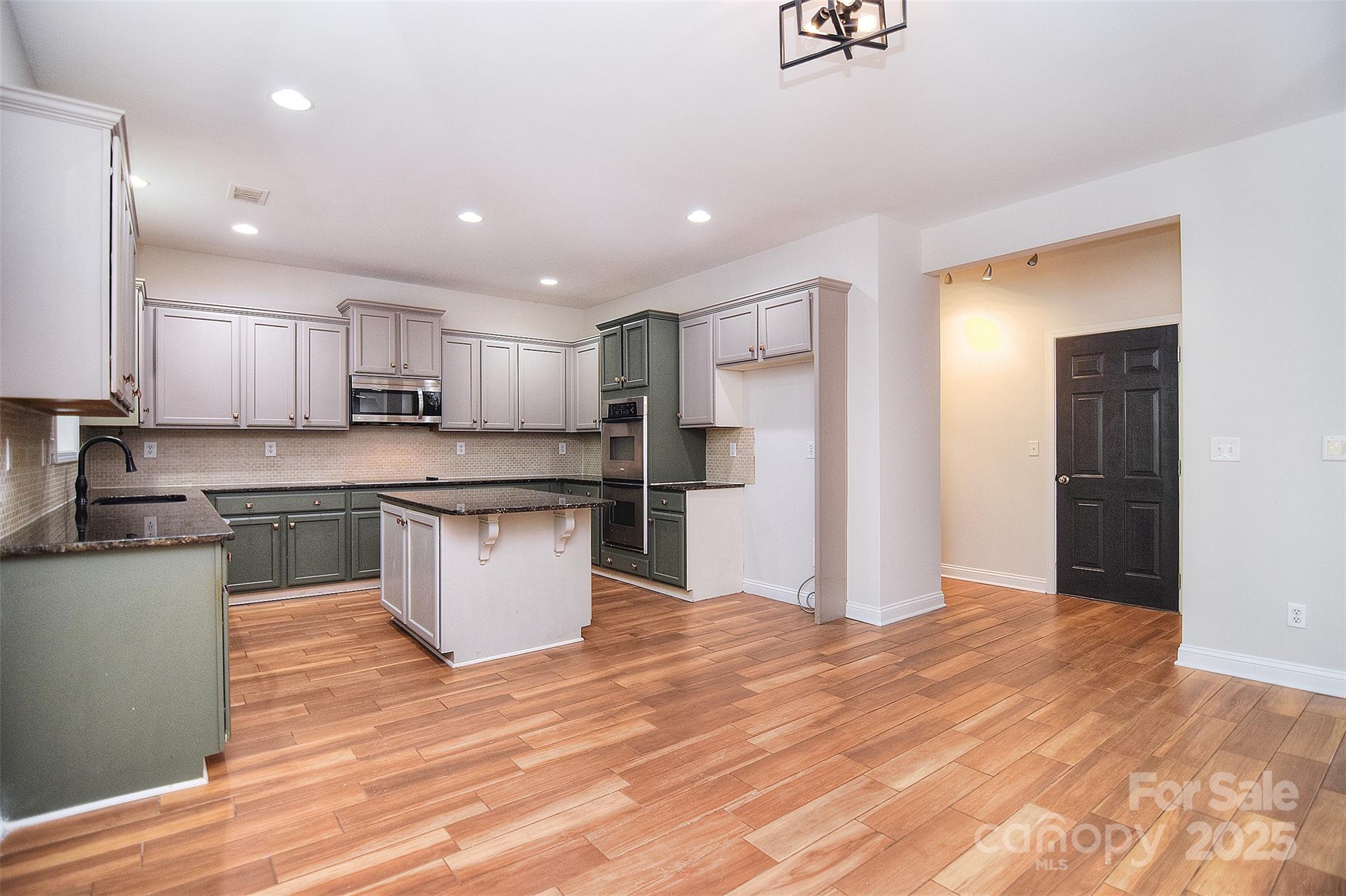 1811 Robbins Meadows Drive — Waxhaw