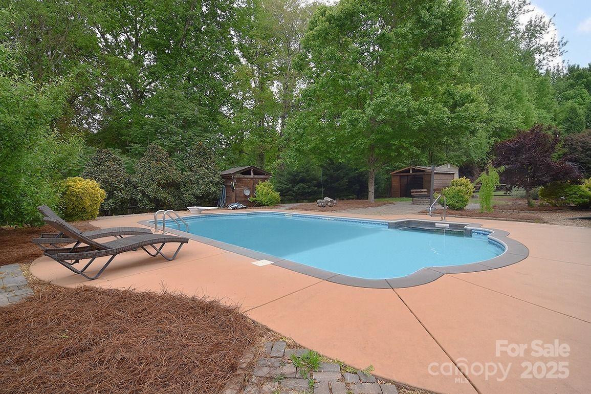 1811 Robbins Meadows Drive — Waxhaw