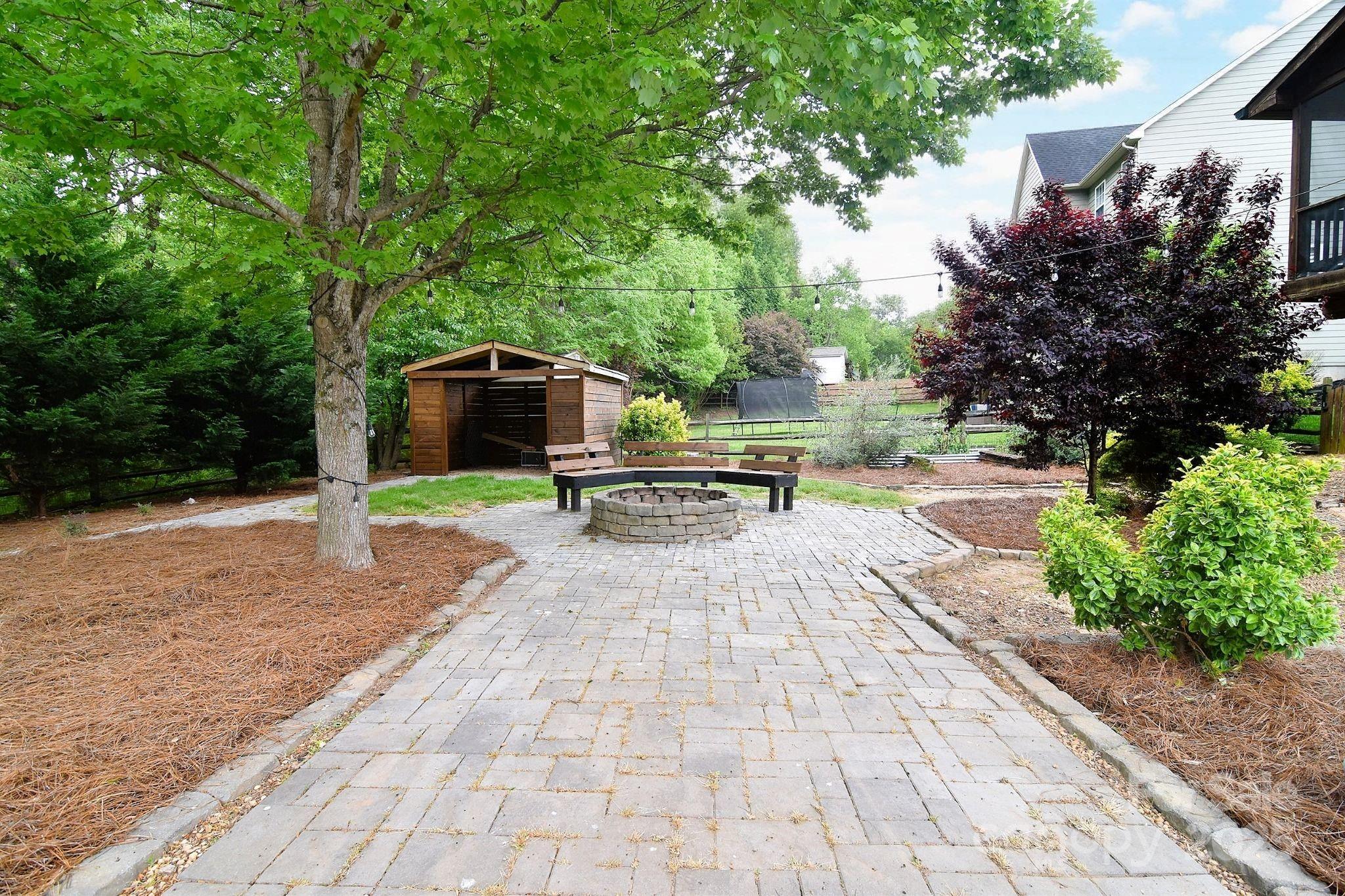 1811 Robbins Meadows Drive — Waxhaw