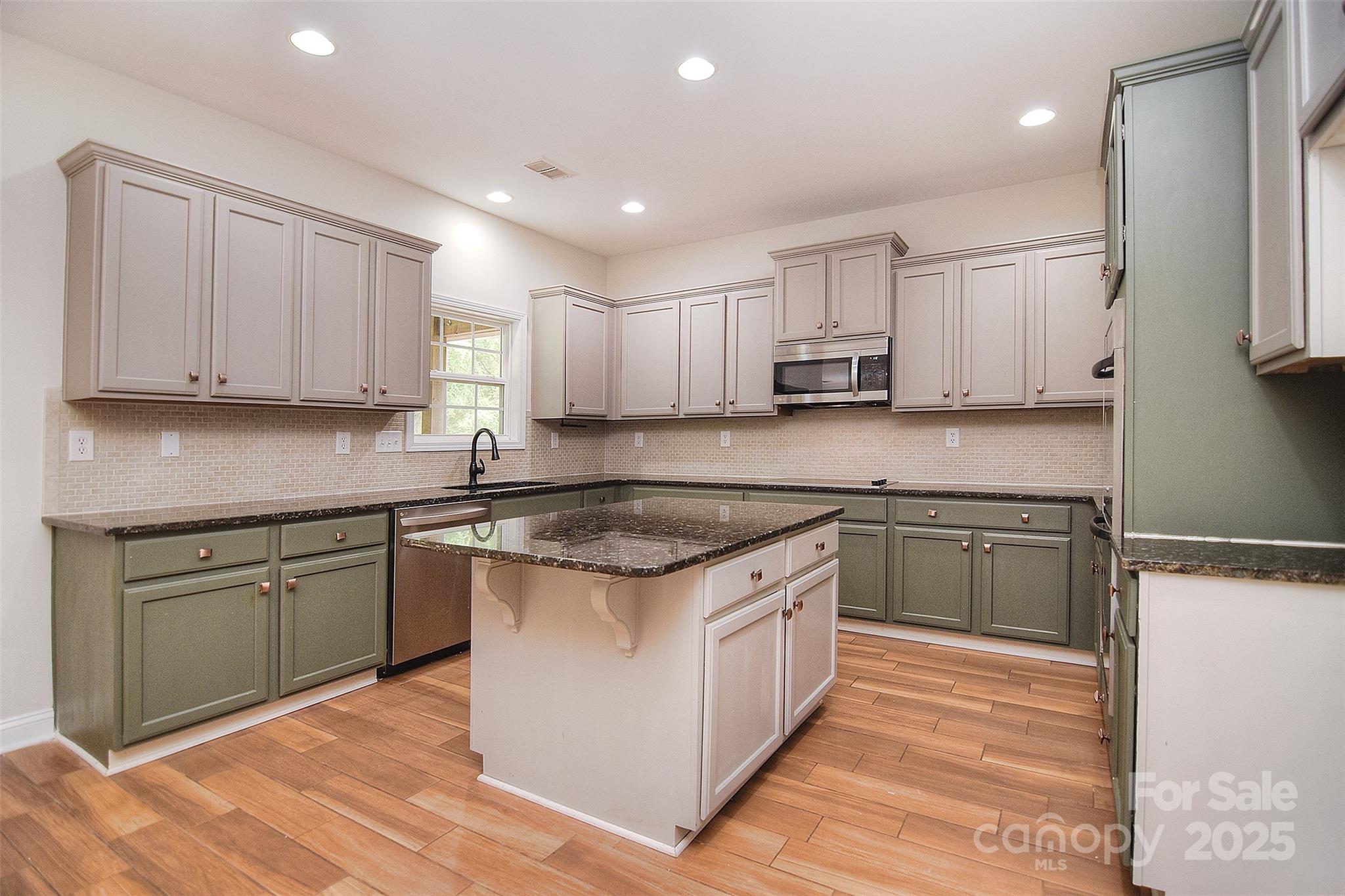 1811 Robbins Meadows Drive — Waxhaw