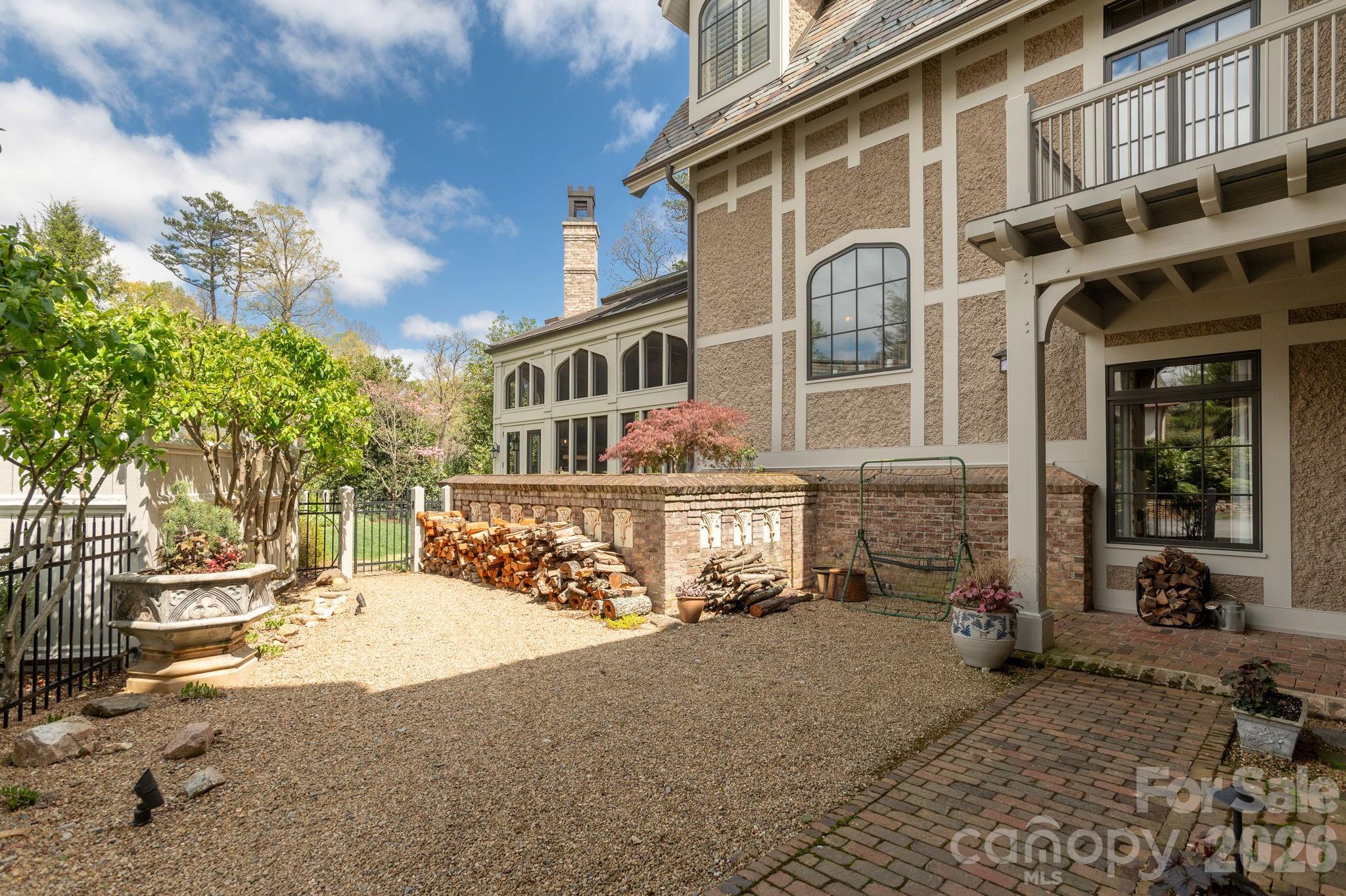 8 Fairway Place — Asheville