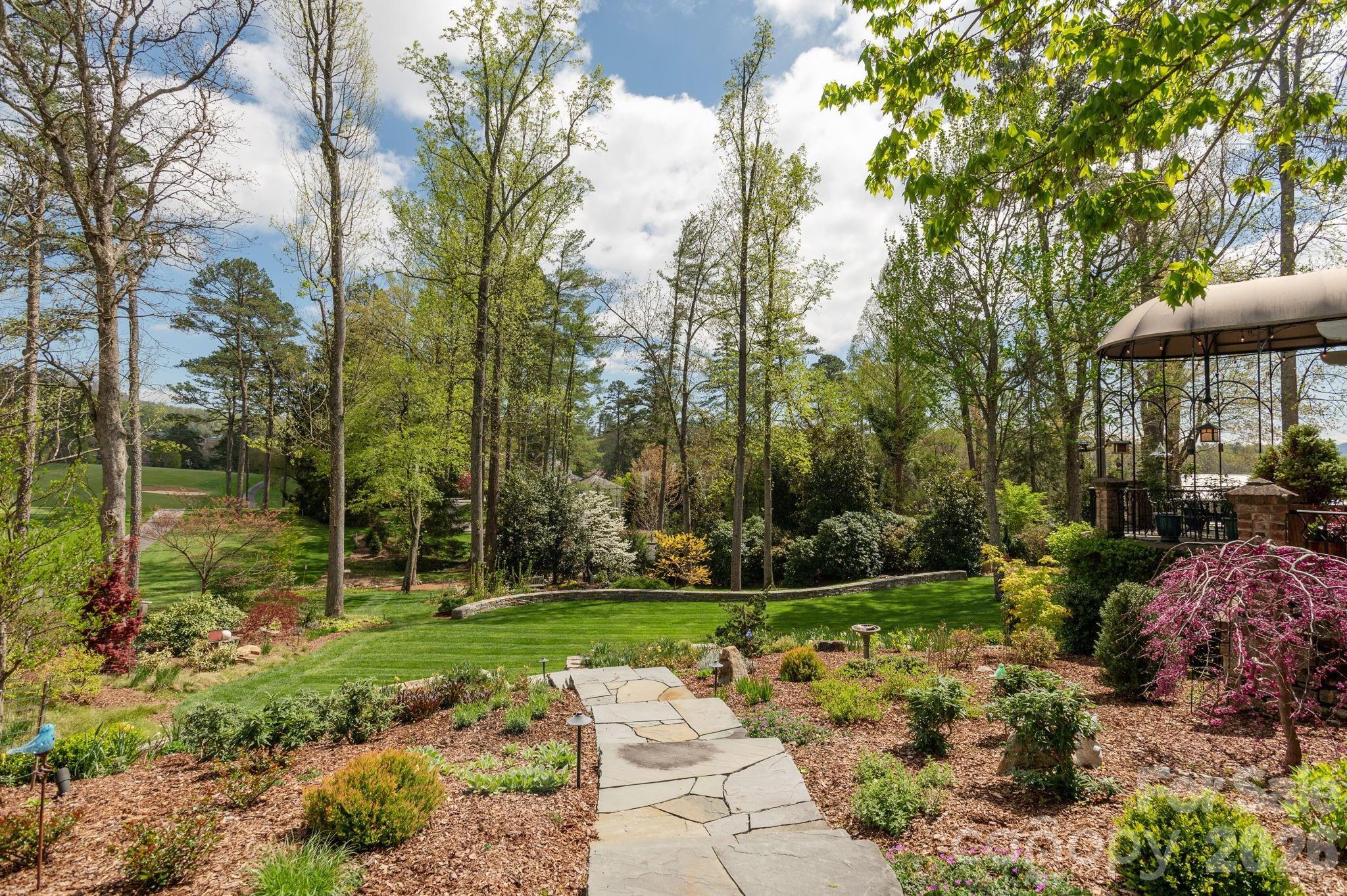 8 Fairway Place — Asheville