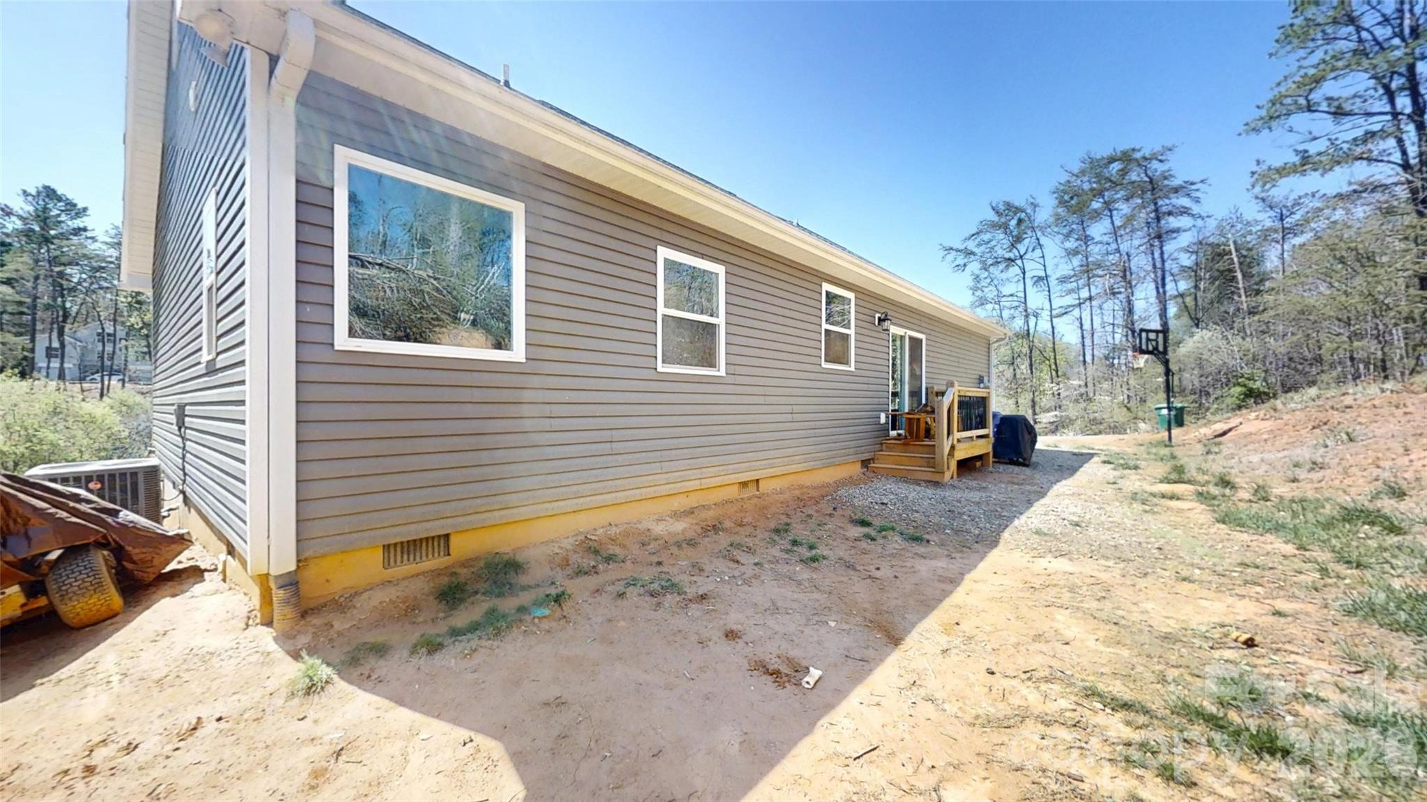 19 Higgins Road — Weaverville