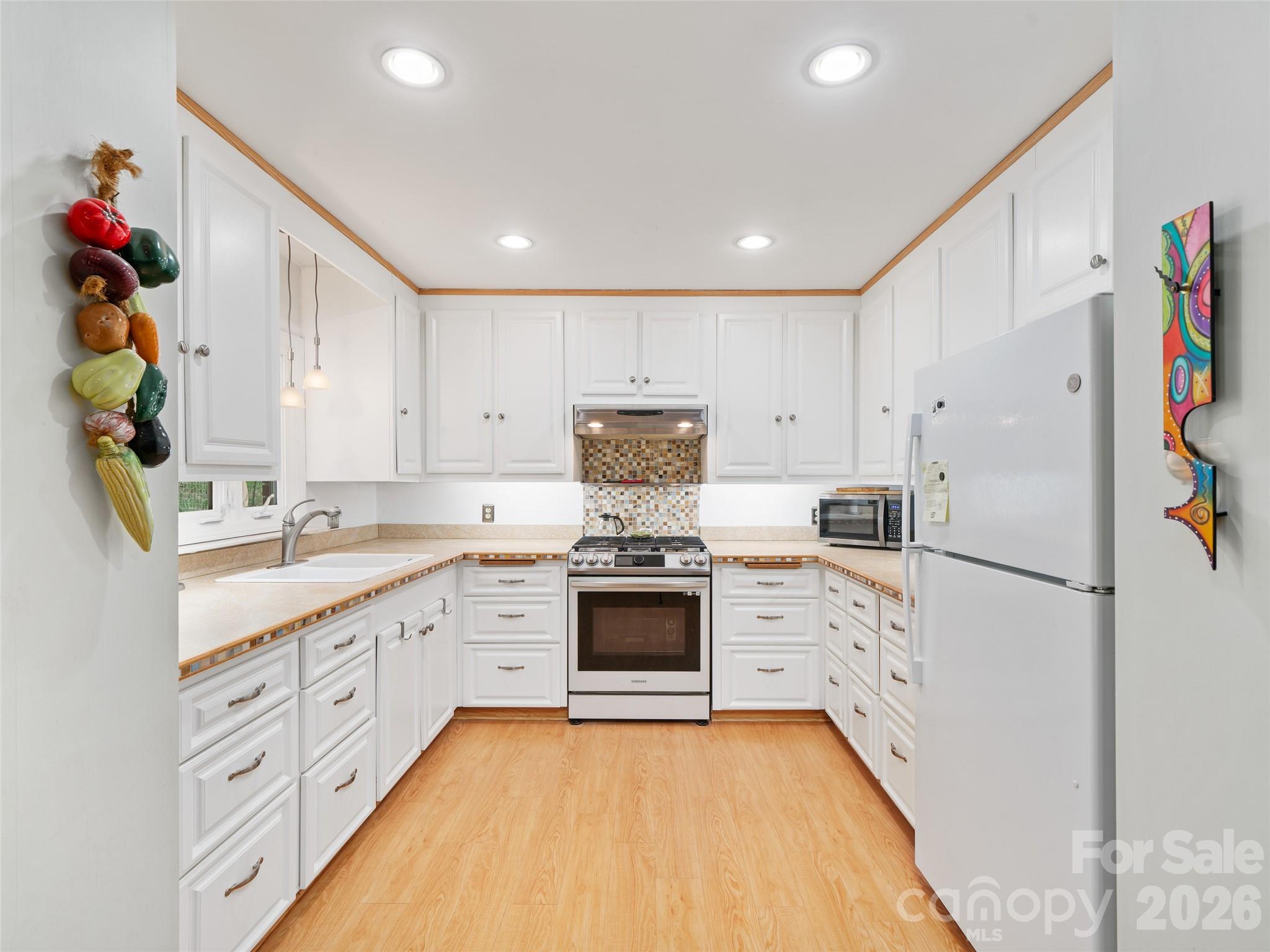 3829 Coxes Creek Road — Burnsville