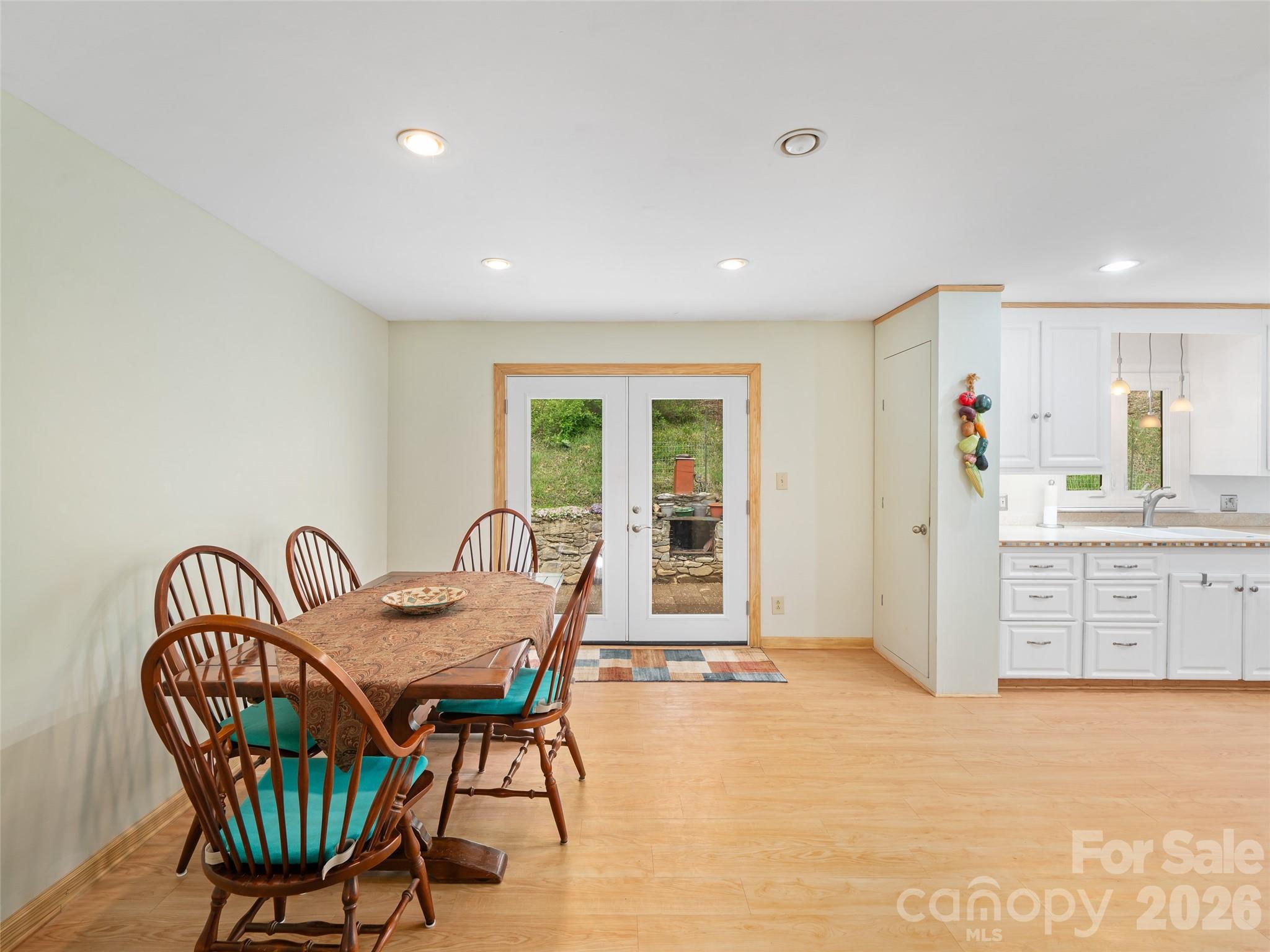 3829 Coxes Creek Road — Burnsville